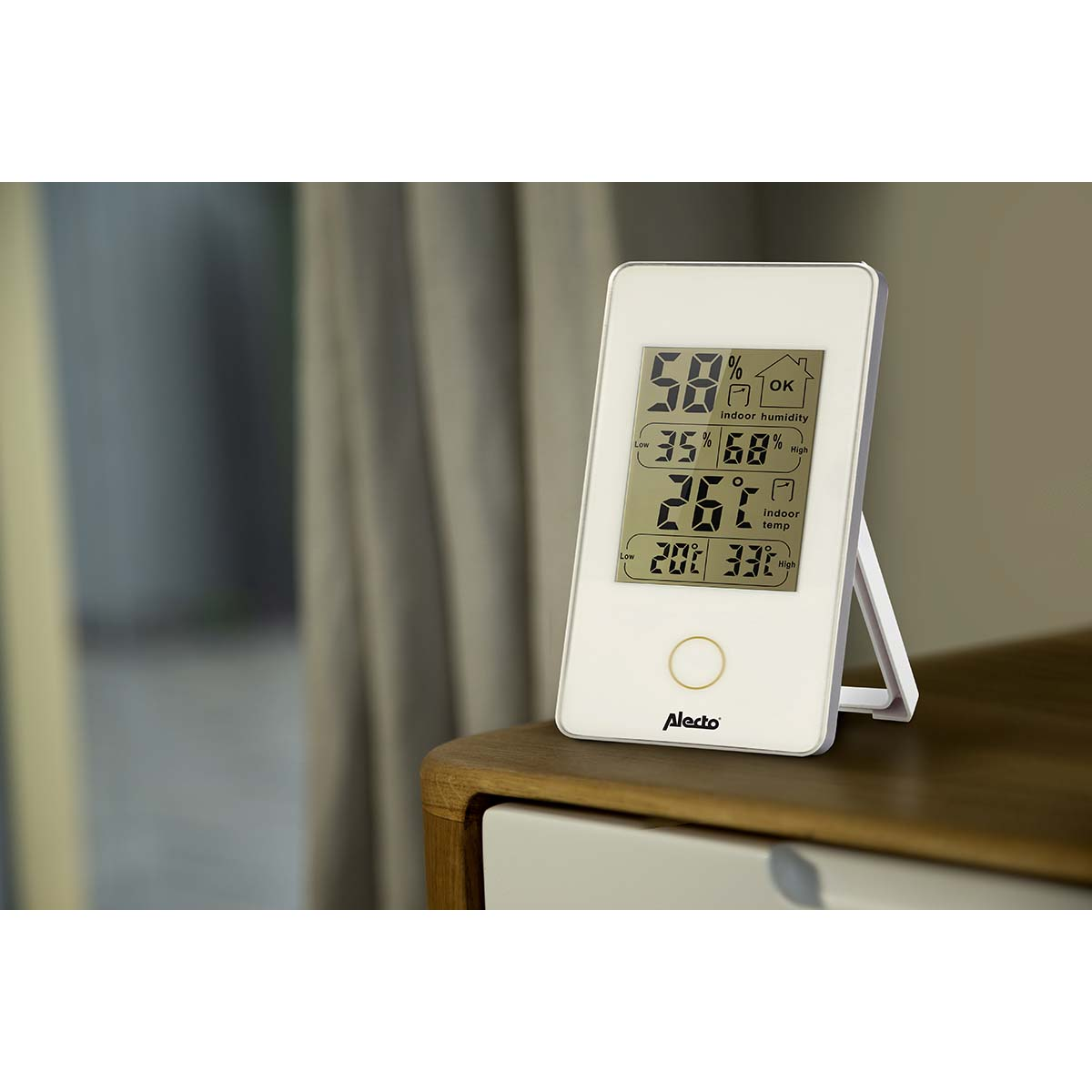Termometro digitale mostra 58% umidità interna e 26C temp interna.