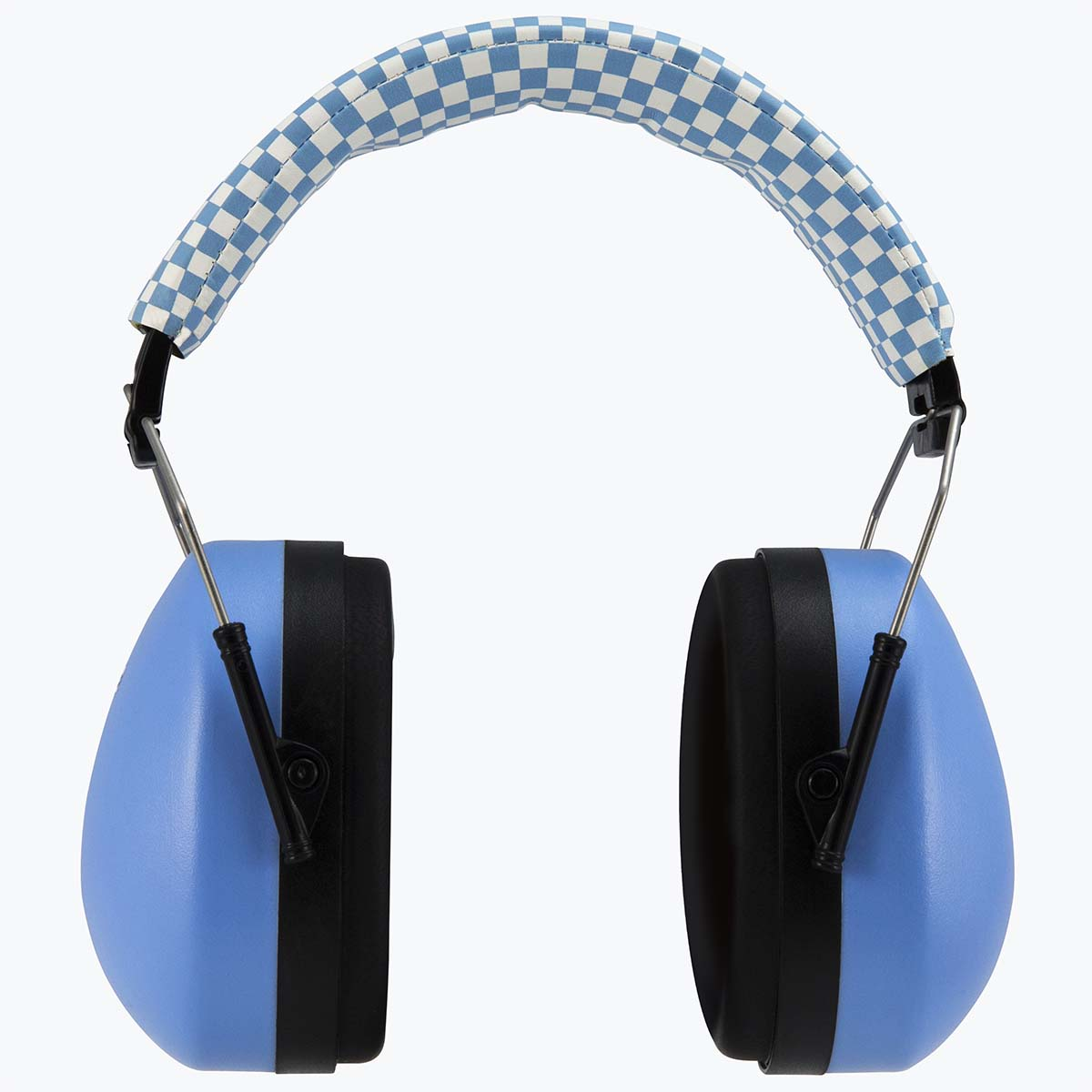 Niebieskie nauszniki z pasiastą opaską na białym tle.