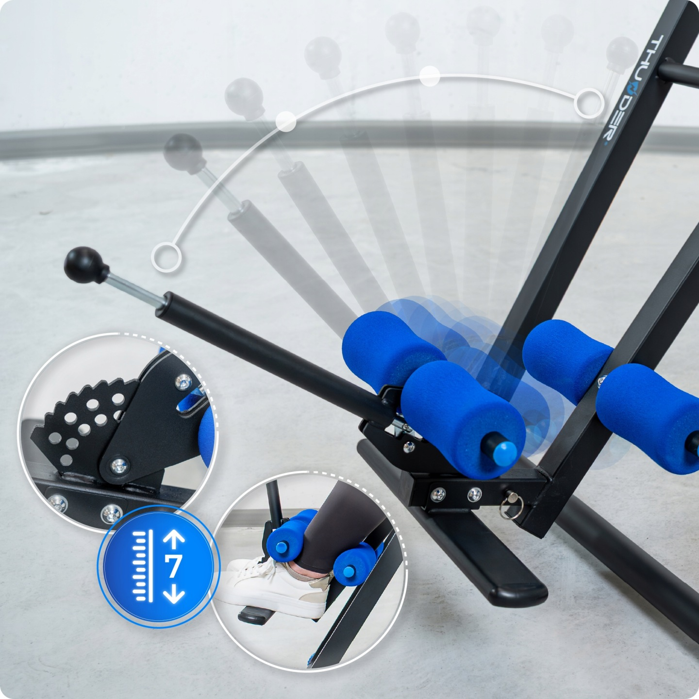 Urządzenie fitness z niebieskimi wyściełanymi wałkami i mechanizmami regulacji.