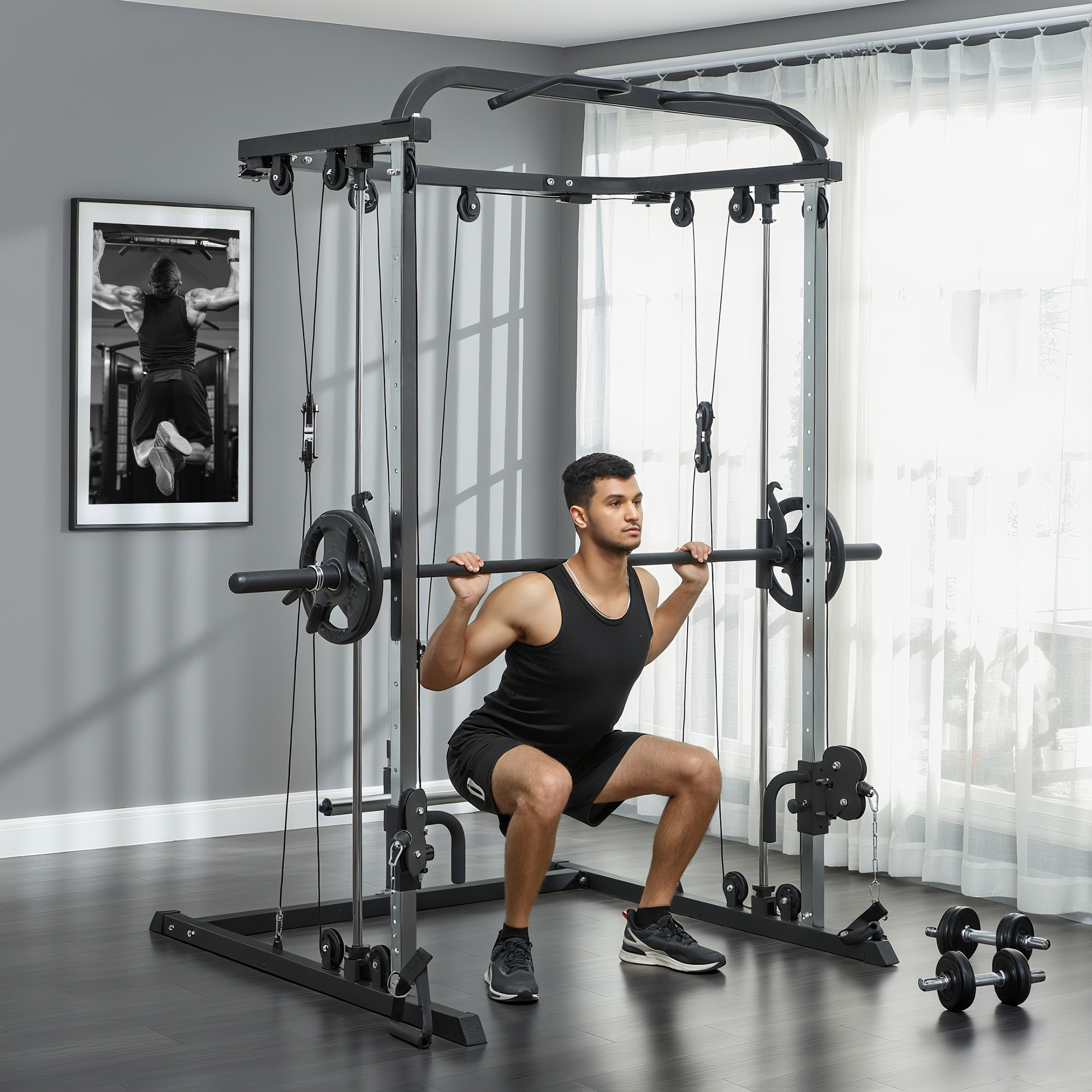 Un hombre está haciendo sentadillas con una barra en un gimnasio.