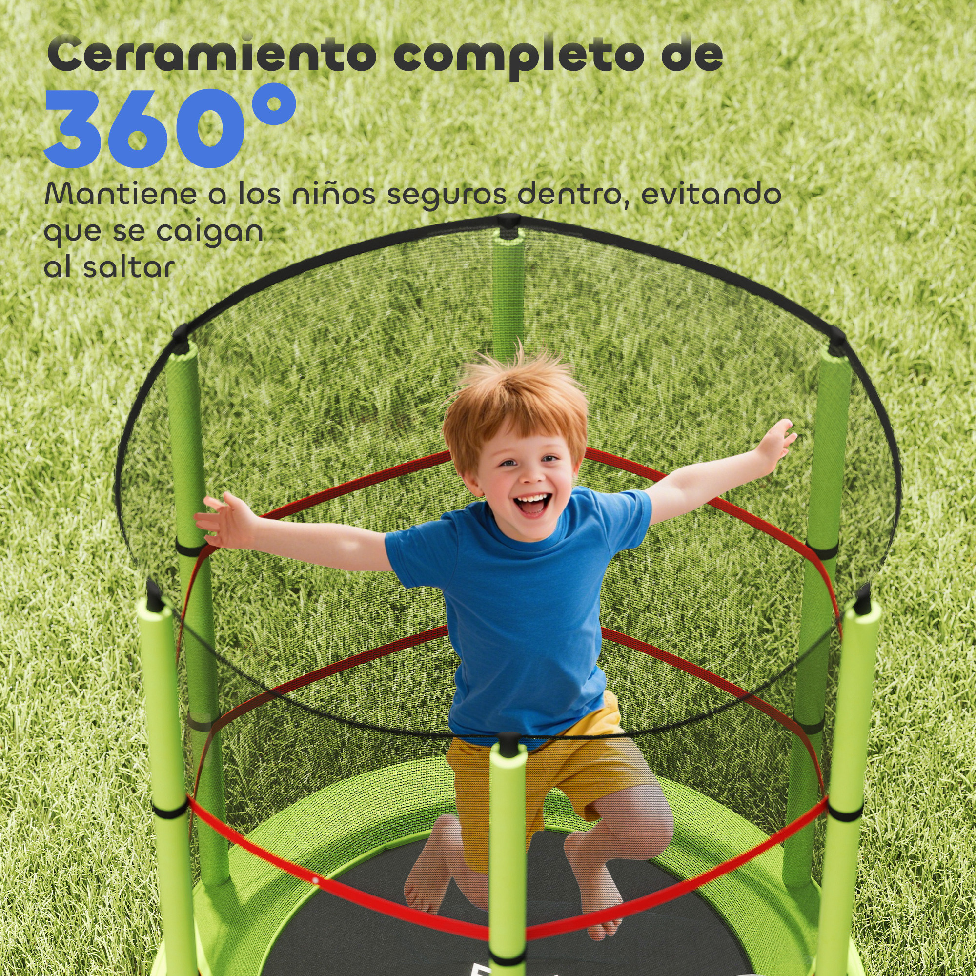 Un niño en un trampolín con red de seguridad, rodeado de césped.