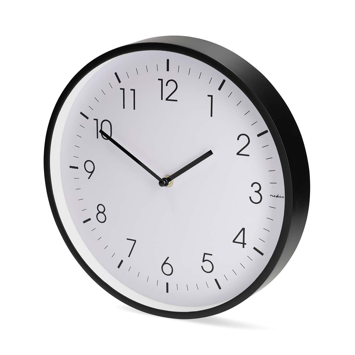 Eine runde, schwarz gerahmte Uhr mit weißem Zifferblatt und schwarzen Zahlen. Zeit: 10:09.