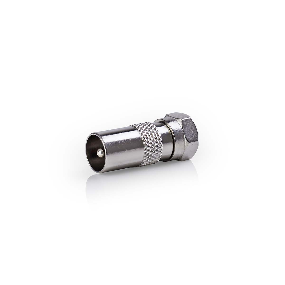 Ein silberner Koaxialstecker mit Rändelung liegt auf weißem Hintergrund.