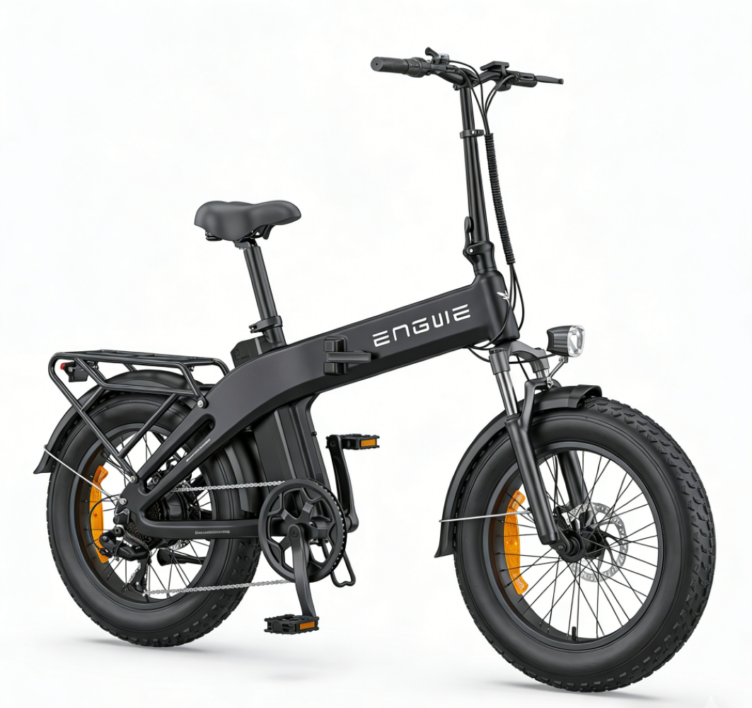 Una bicicleta eléctrica plegable negra con neumáticos anchos y portaequipajes.