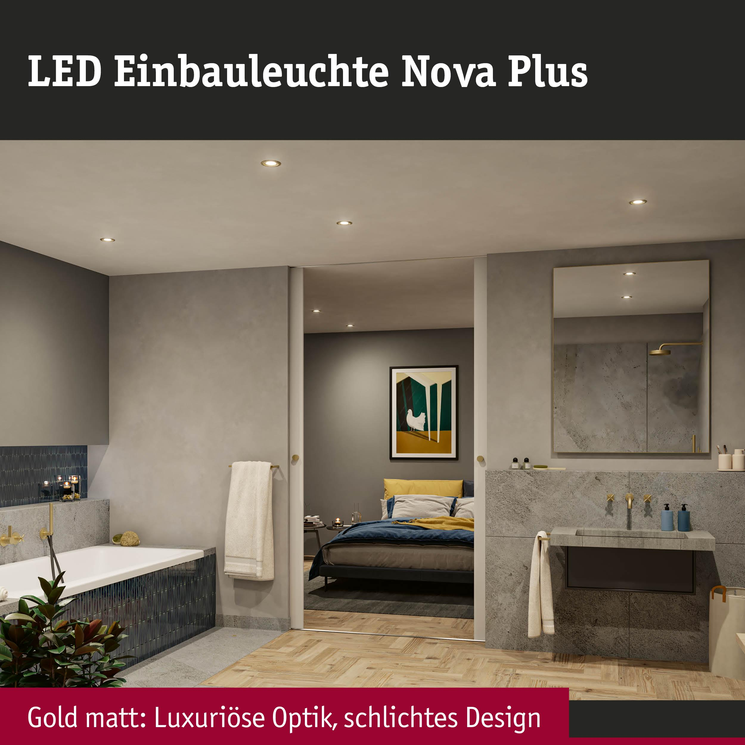 Modernes Bad mit Badewanne und daneben ein Schlafzimmer mit Bett.