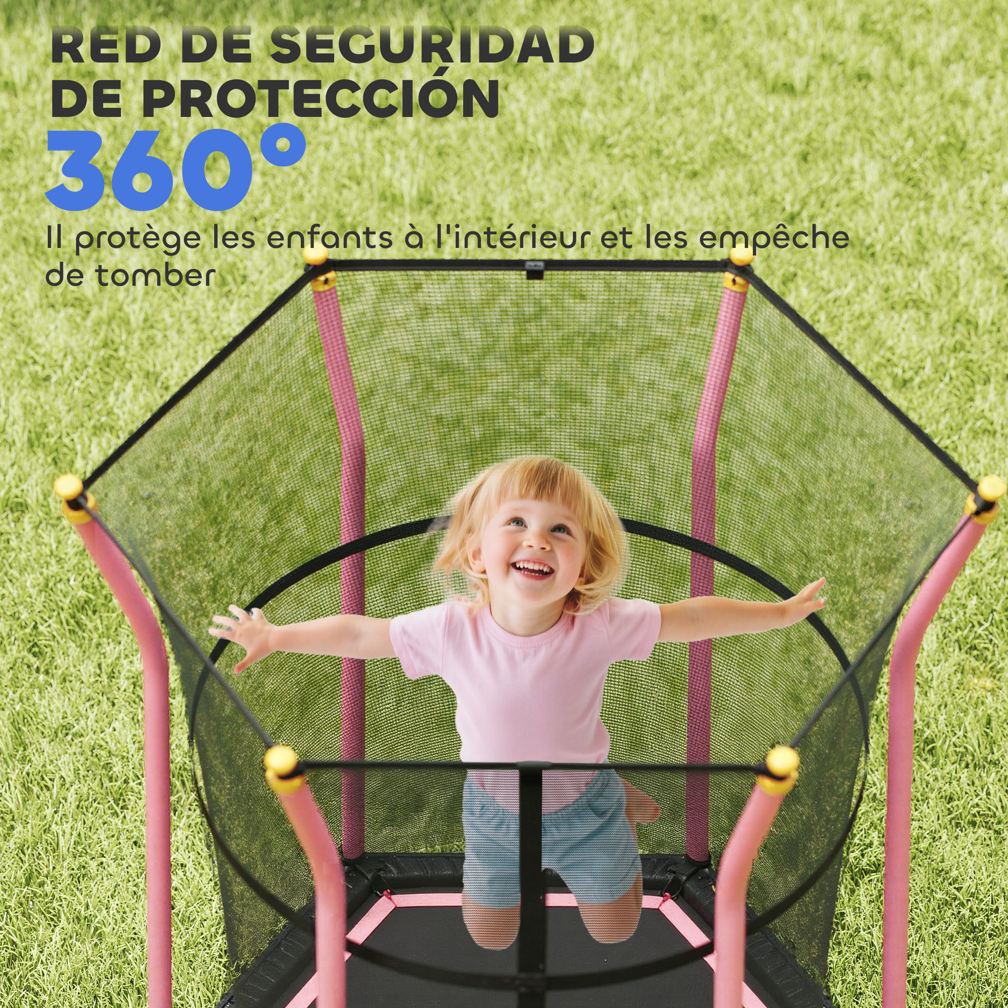 Una niña pequeña de pelo rubio ríe en una cama elástica con red de seguridad.