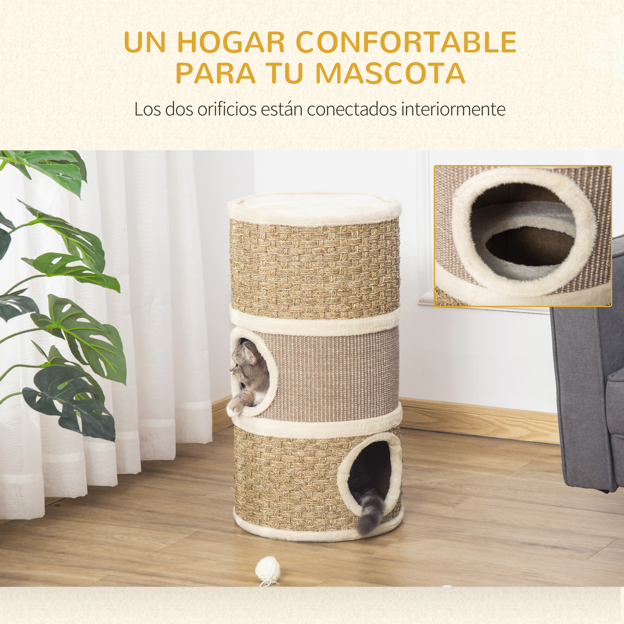 Un rascador para gatos de tres niveles, dos con aberturas, en una sala de estar.
