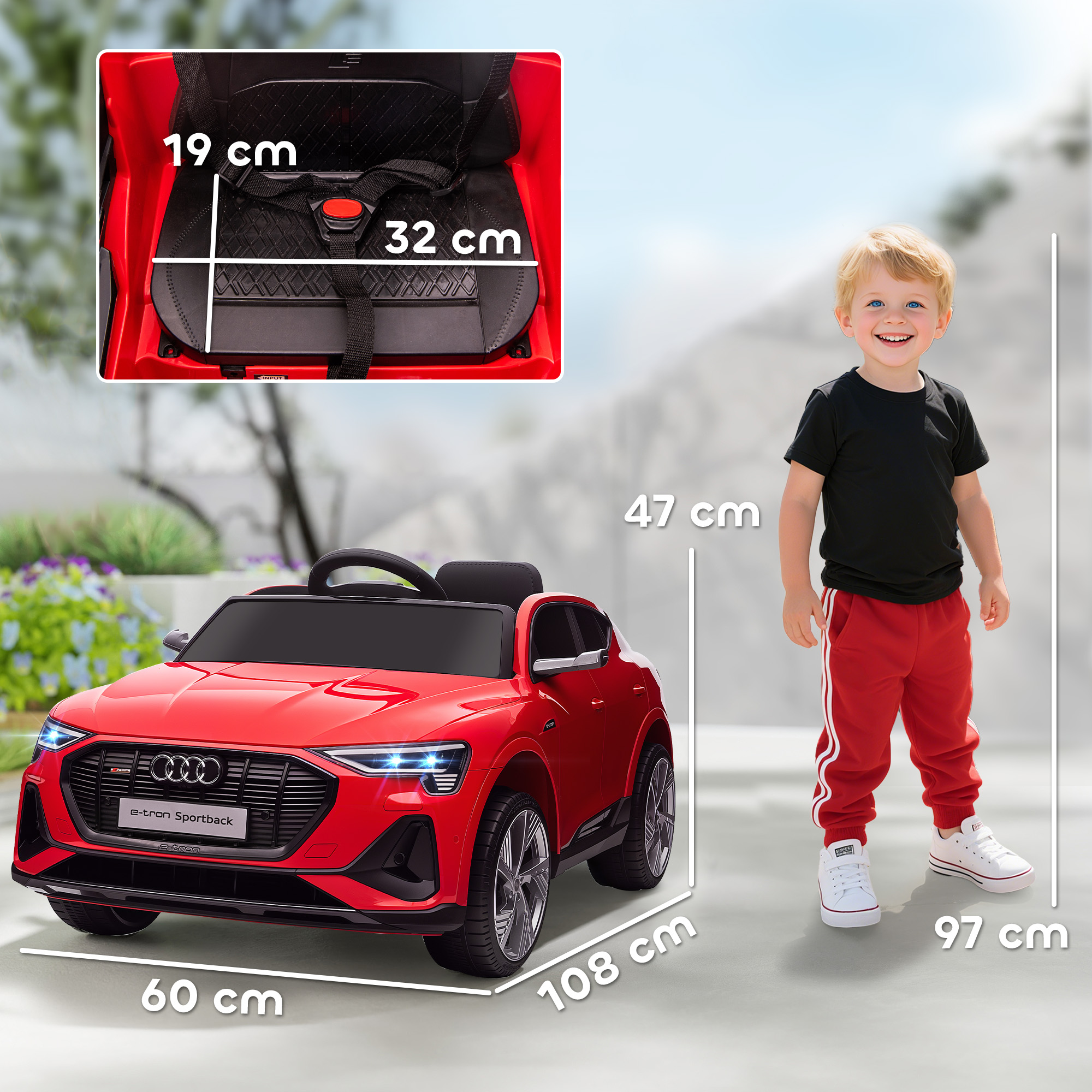 Un niño está junto a un Audi eléctrico rojo con dimensiones.