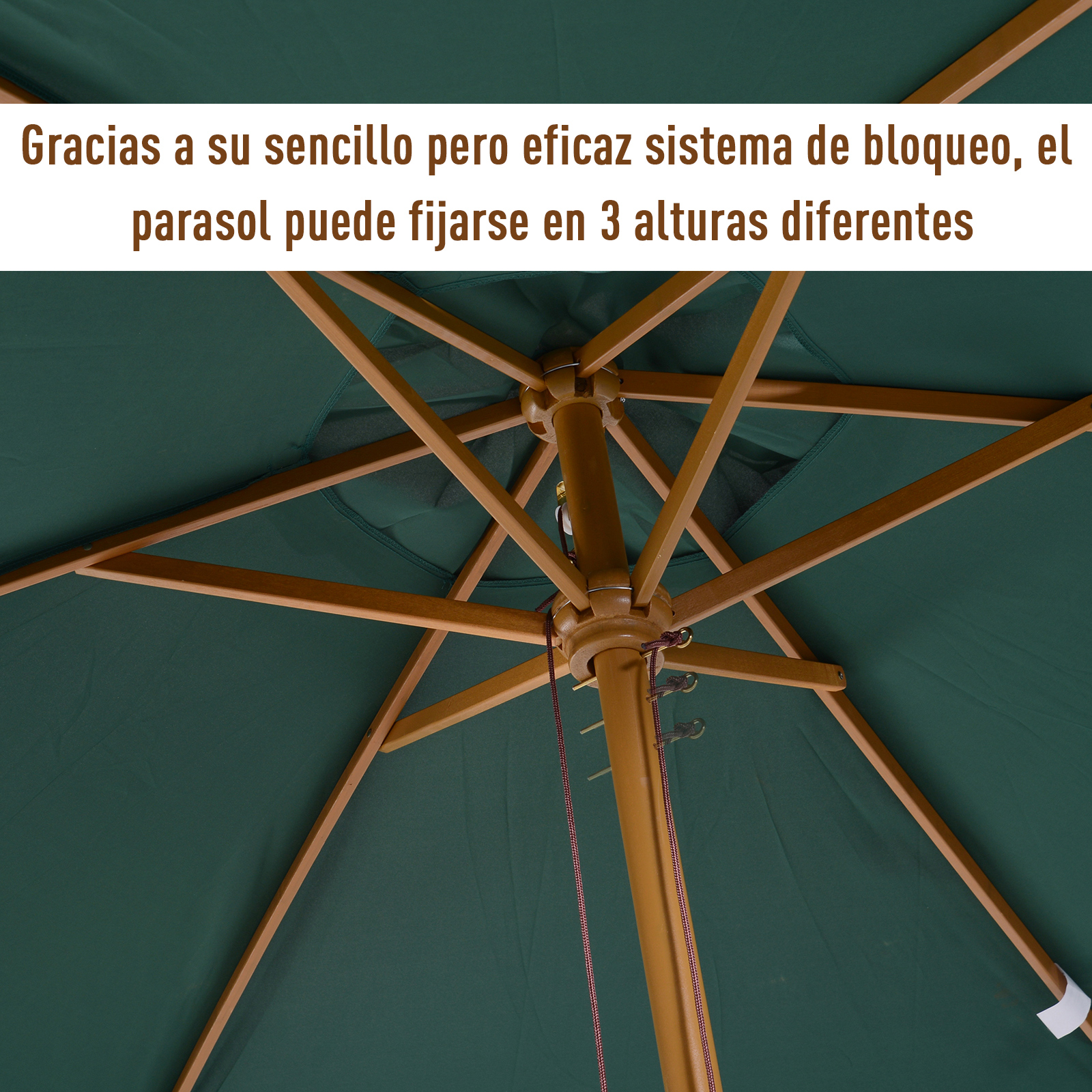 Sombrilla verde con estructura de madera y sistema de polea.