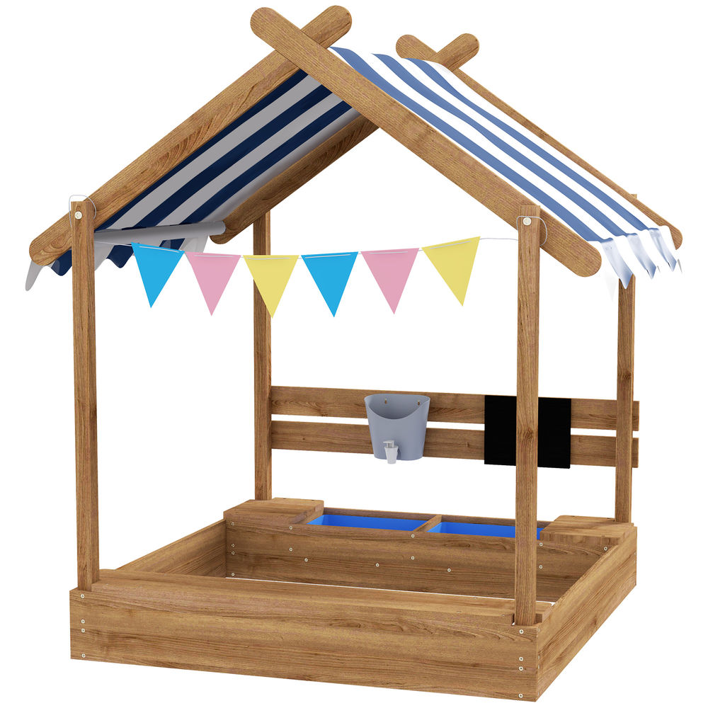 Un arenero de madera con toldo, banderines coloridos y un cubo.
