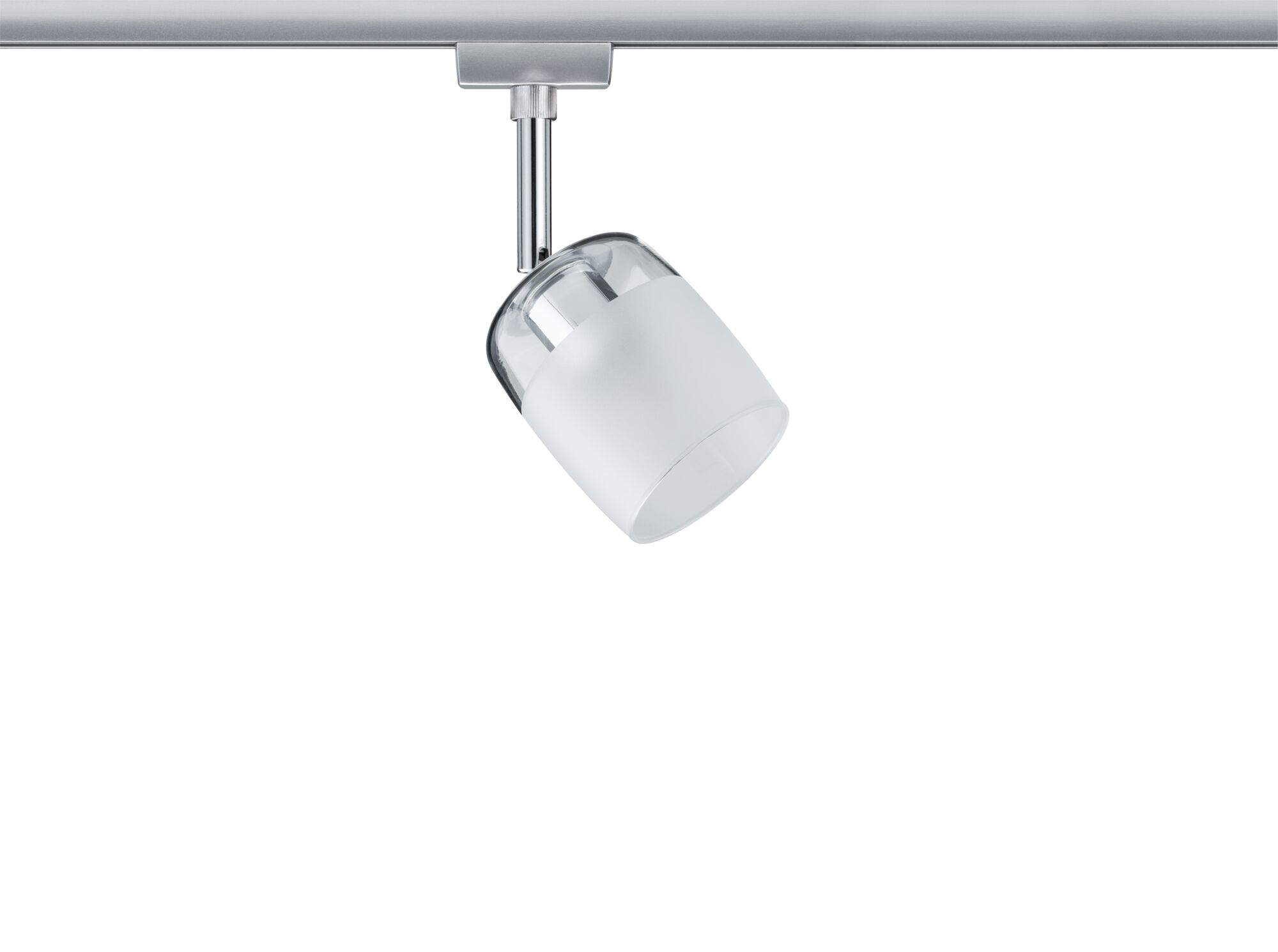 Ein schwenkbarer Strahler mit mattweißem Glaszylinder an einer silbernen Schiene.