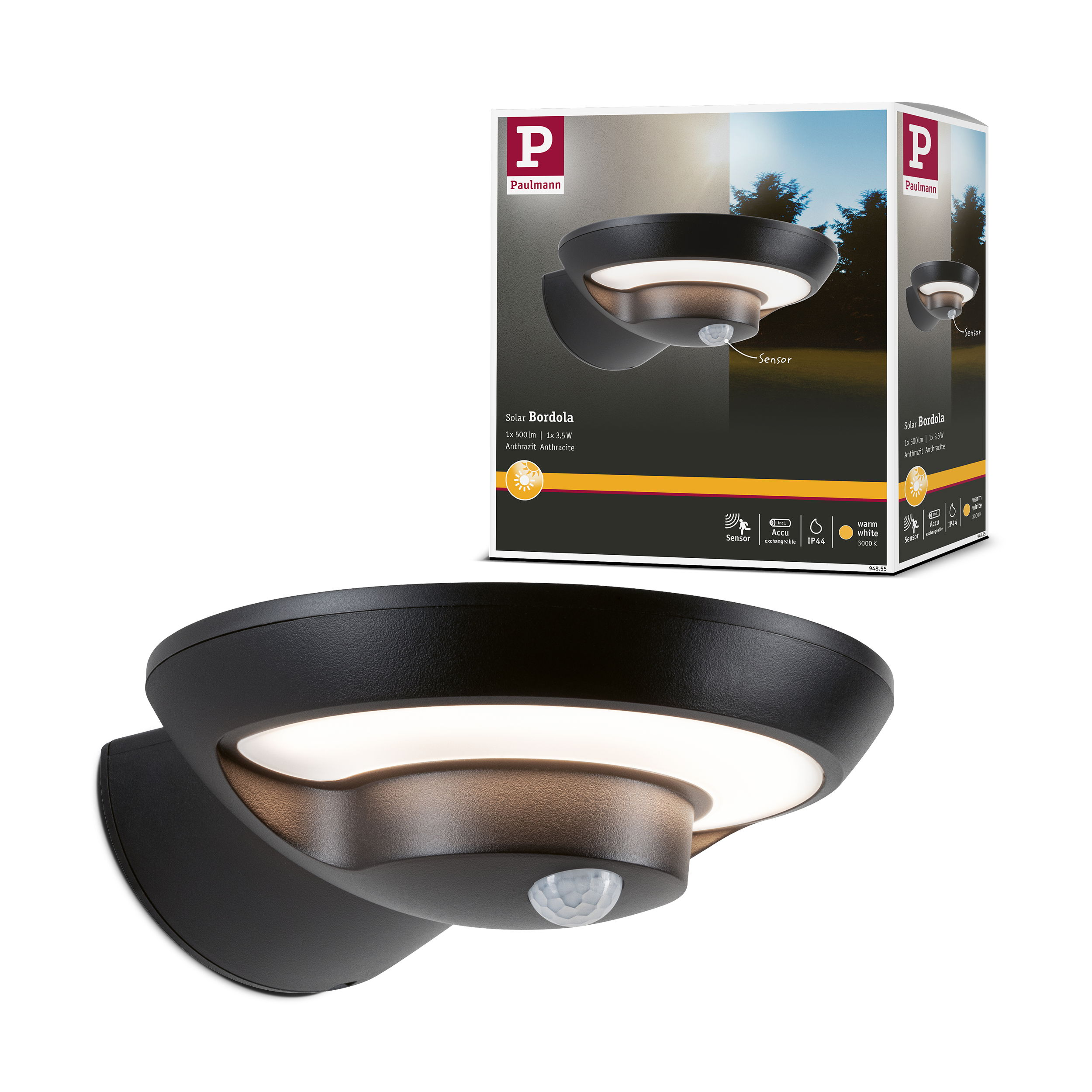 Czarna lampa solarna ścienna z czujnikiem i ciepłym białym światłem na białym tle.