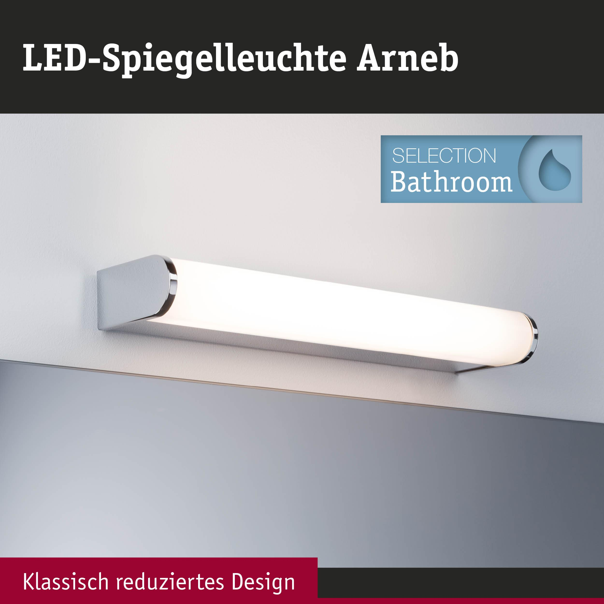 Eine lange, schmale LED-Spiegelleuchte mit Chromrand auf einer weißen Wand.