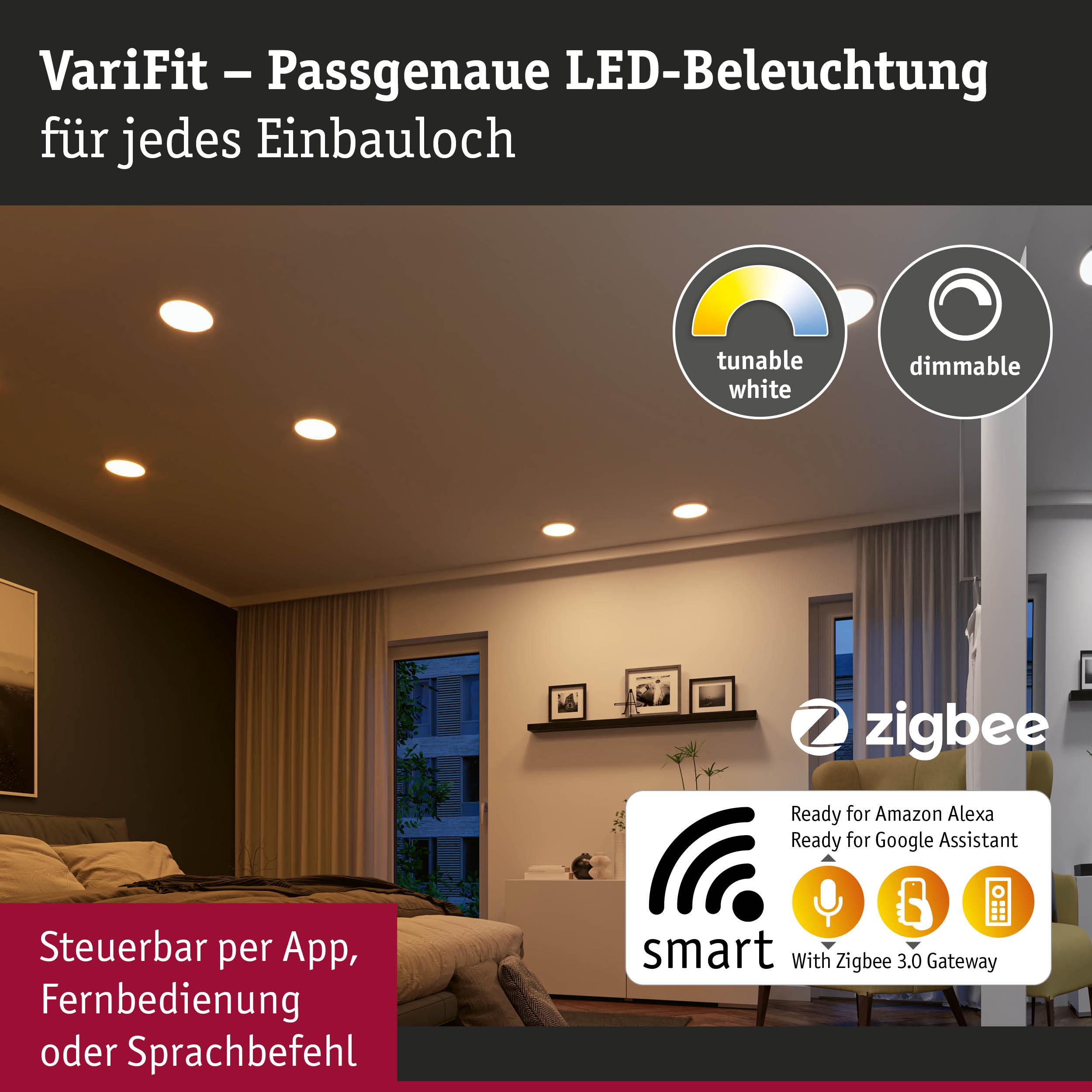 Ein Schlafzimmer mit dimmbaren, weißtönbaren LED-Einbauspots, steuerbar per App, Fernbedienung oder Sprache.