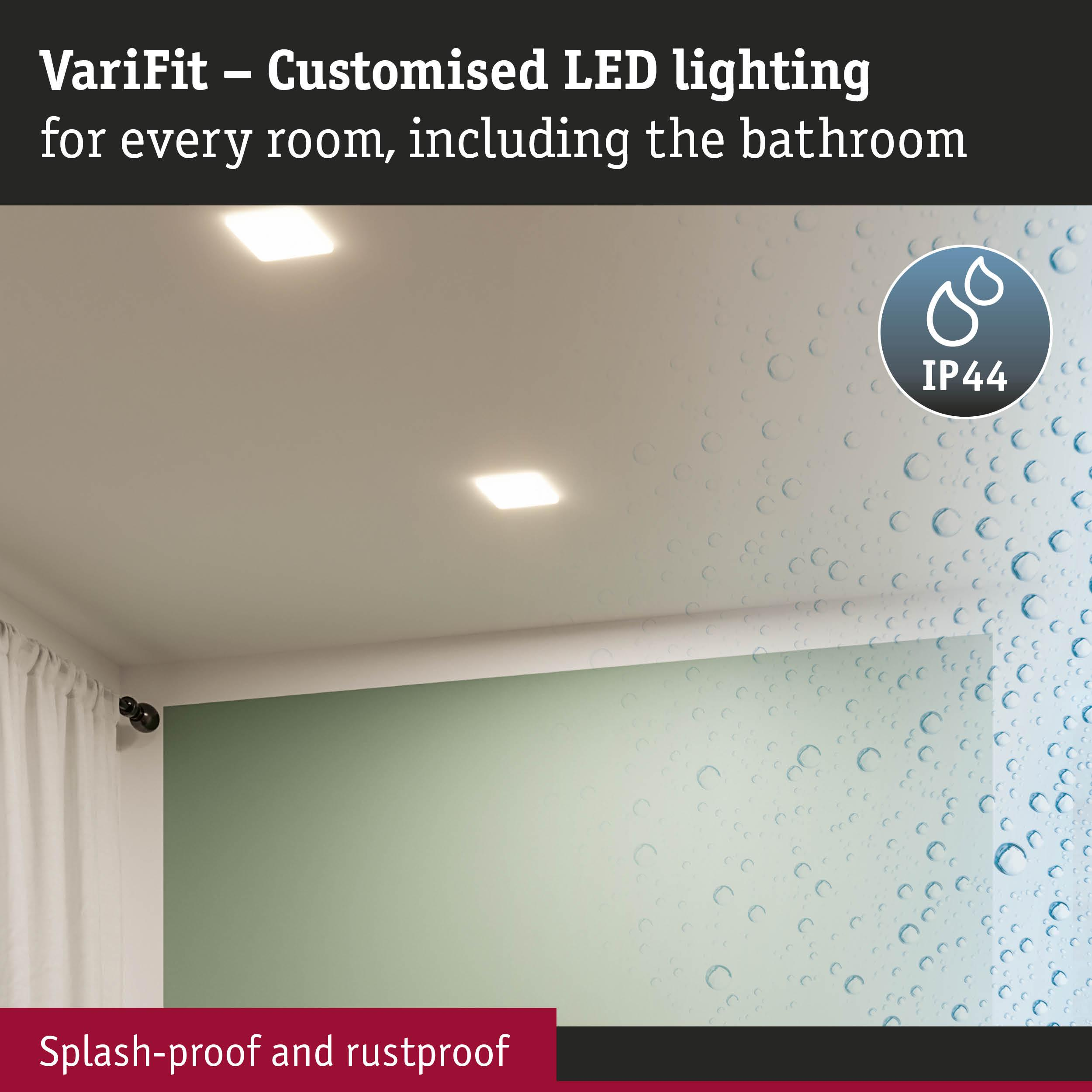 Due faretti LED quadrati incassati sul soffitto, con gocce d'acqua e simbolo IP44.