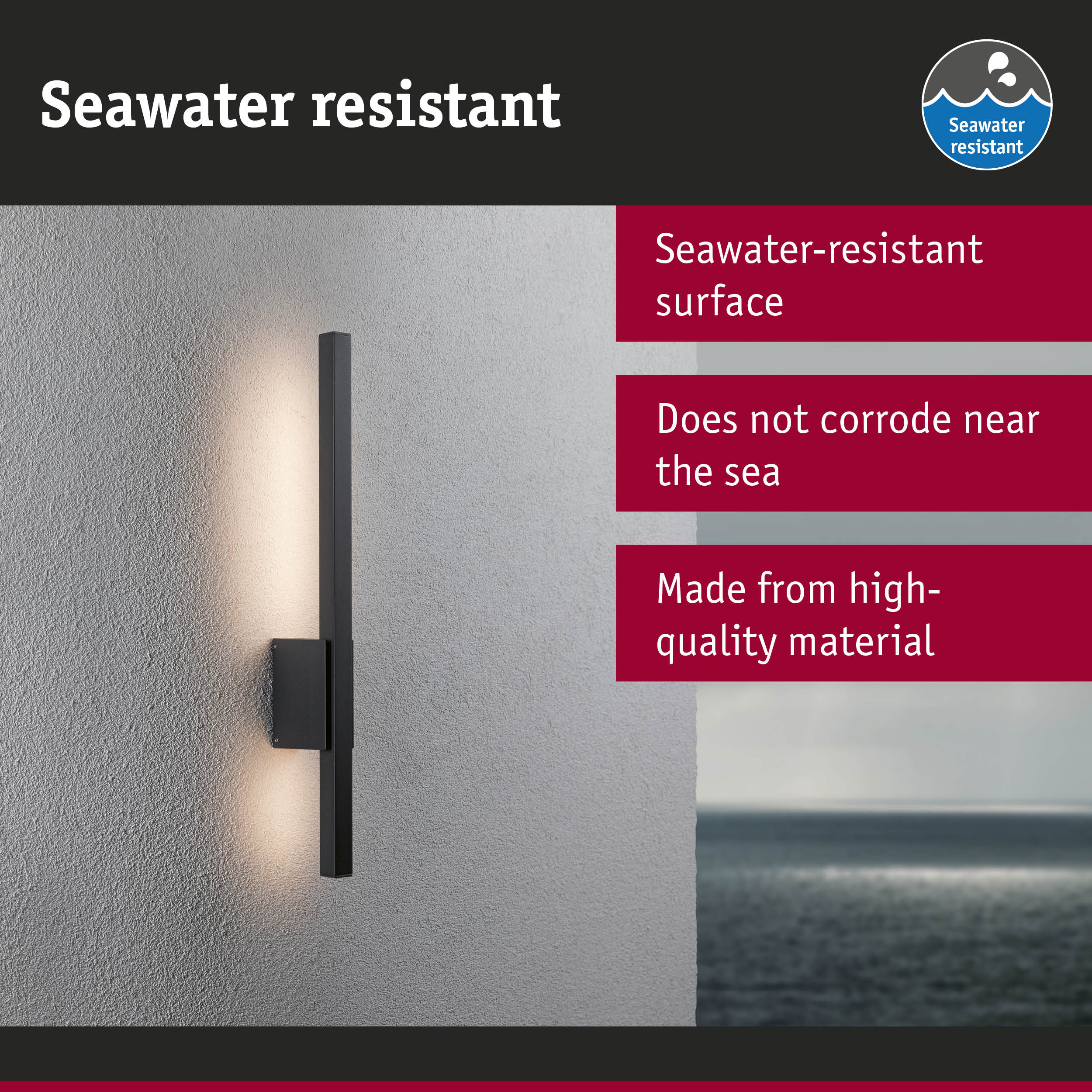 Schwarze Wandleuchte an einer strukturierten Wand, mit Text über Meerwasserbeständigkeit.