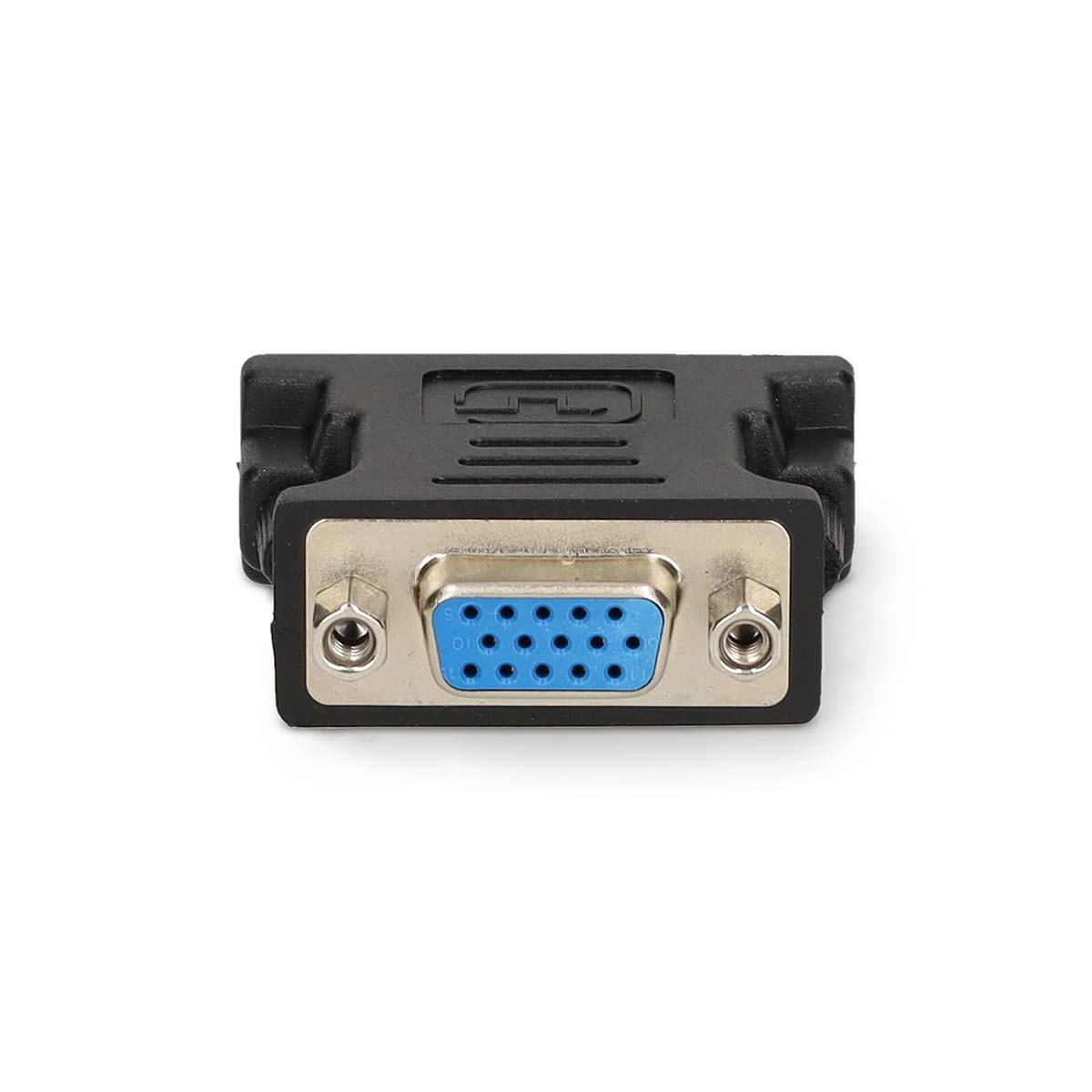 Un adattatore VGA nero con connettore blu a 15 pin su sfondo bianco.