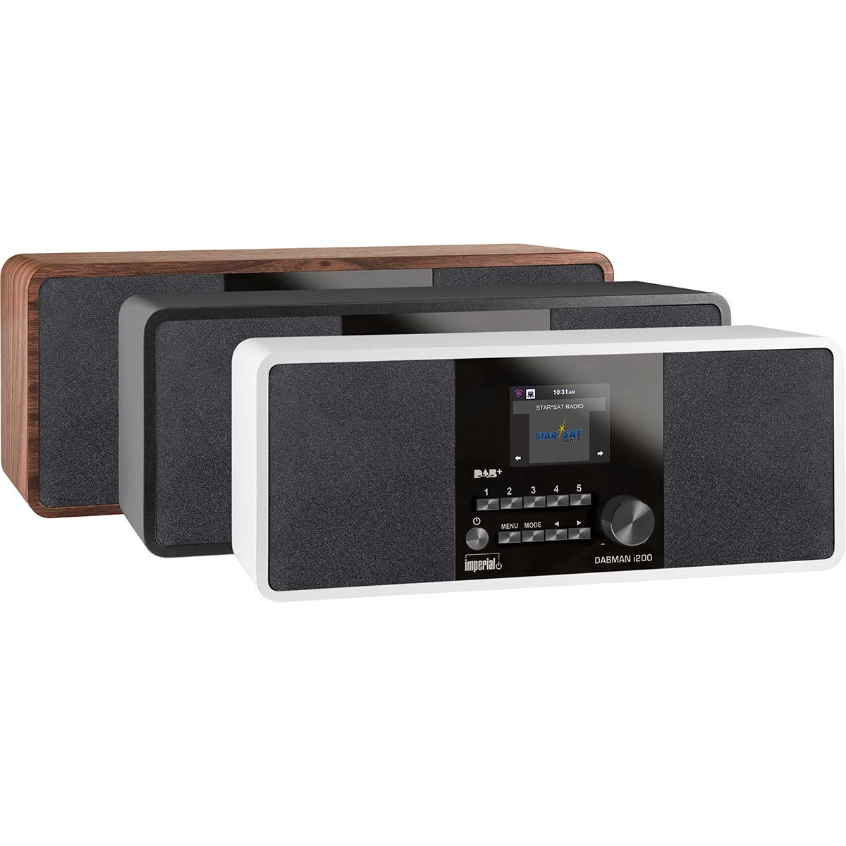 Trzy radia obok siebie: jedno drewniane, jedno czarne, jedno białe z ekranem.