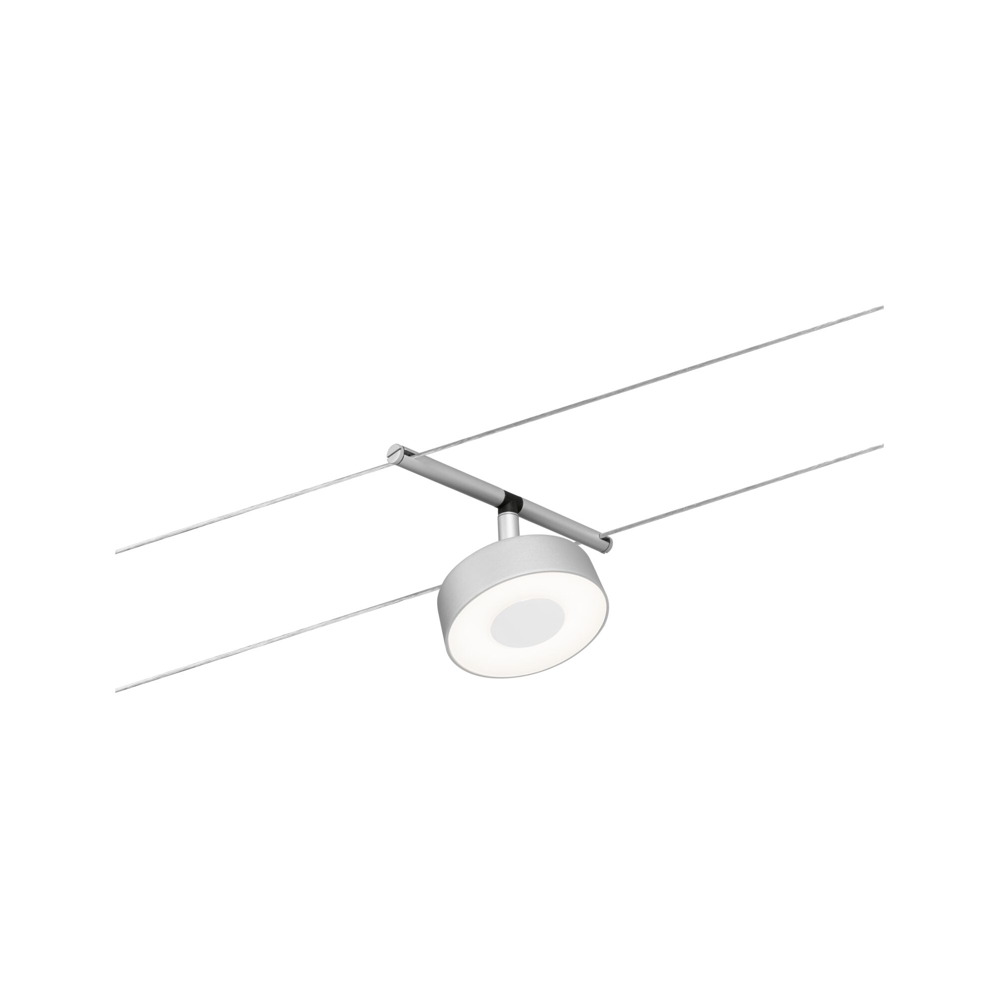 Eine runde, weiße Lampe hängt an zwei dünnen Kabeln.