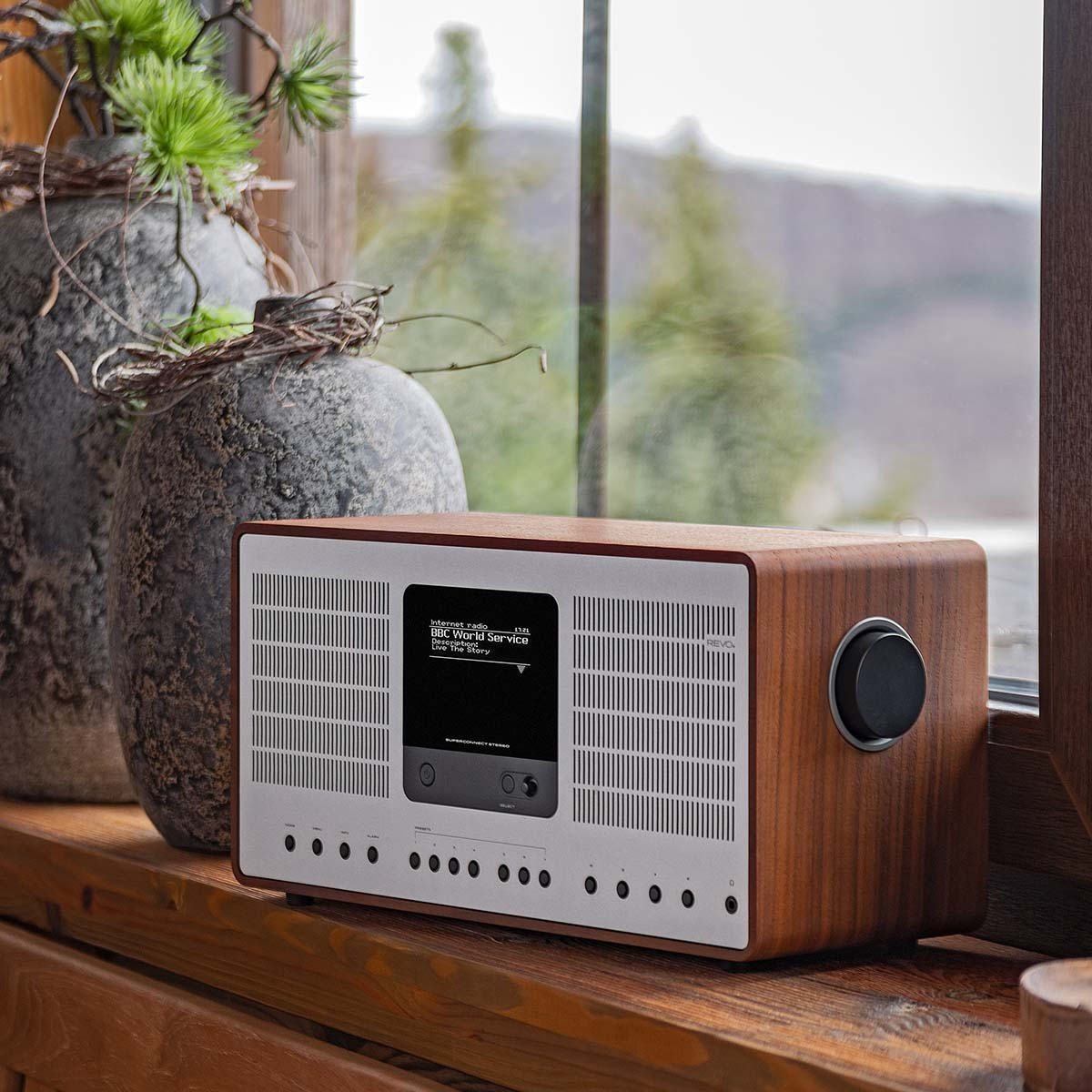 A wooden radio with a screen displaying radio info.