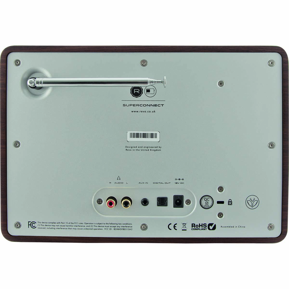 Rückseite eines Radios mit Anschlüssen: Antenne, Audio, Aux In, Digital Out, 18V DC.