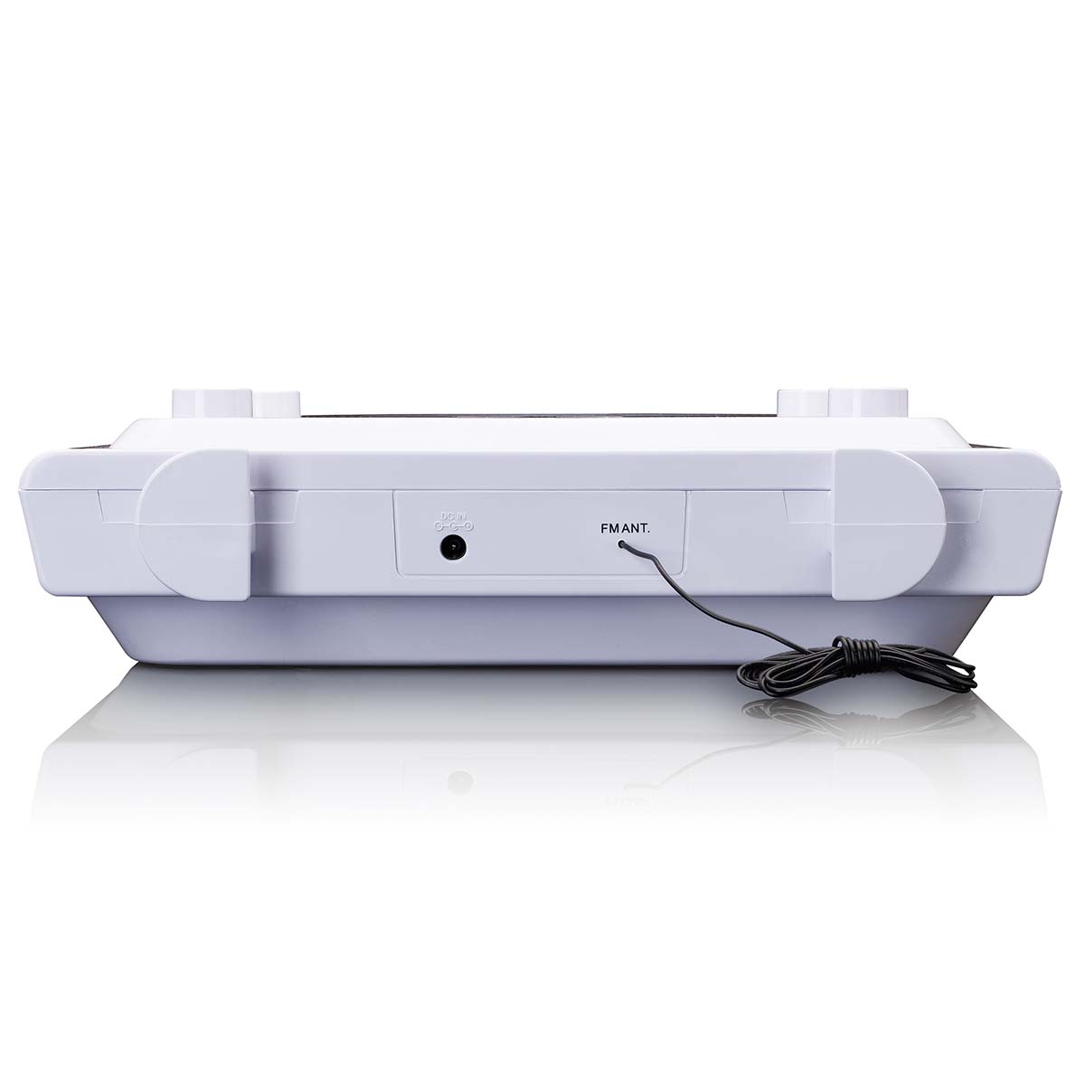 Białe urządzenie elektroniczne z wejściem DC i portem anteny FM.