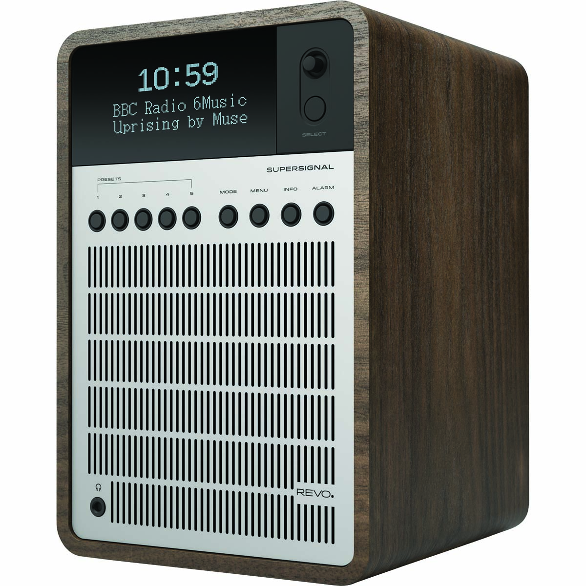Een houten digitale radio met een zilverkleurige voorkant en zwart display.
