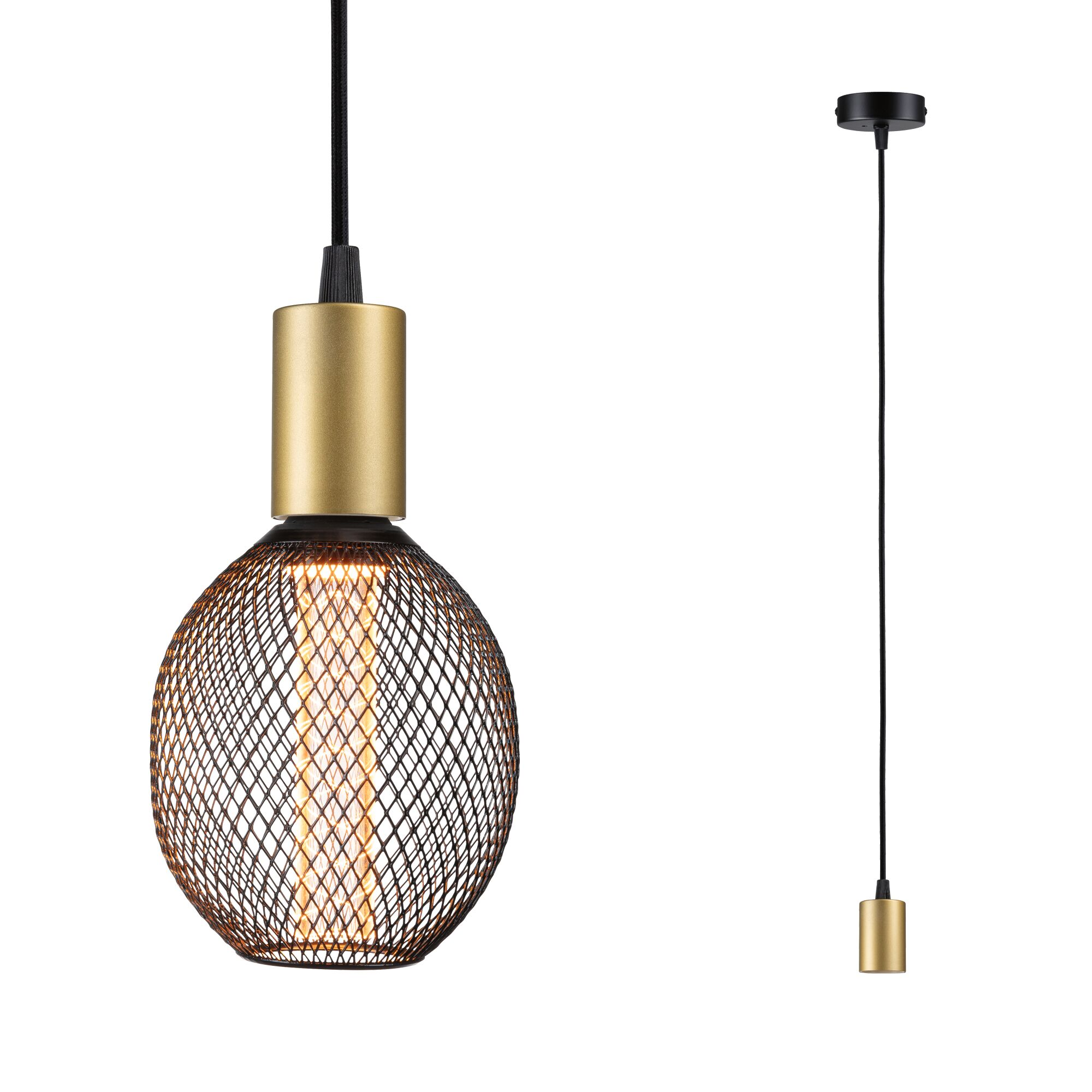 Lampada a sospensione con rosone dorato e paralume in rete metallica nera.