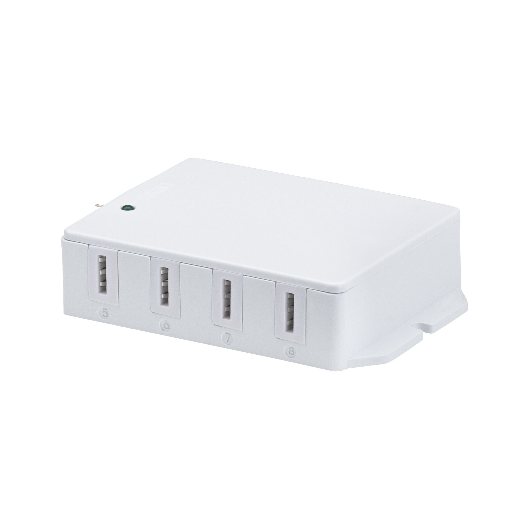 Ein weißer Mehrfachsteckdosenadapter mit vier Steckplätzen, nummeriert 5 bis 8.