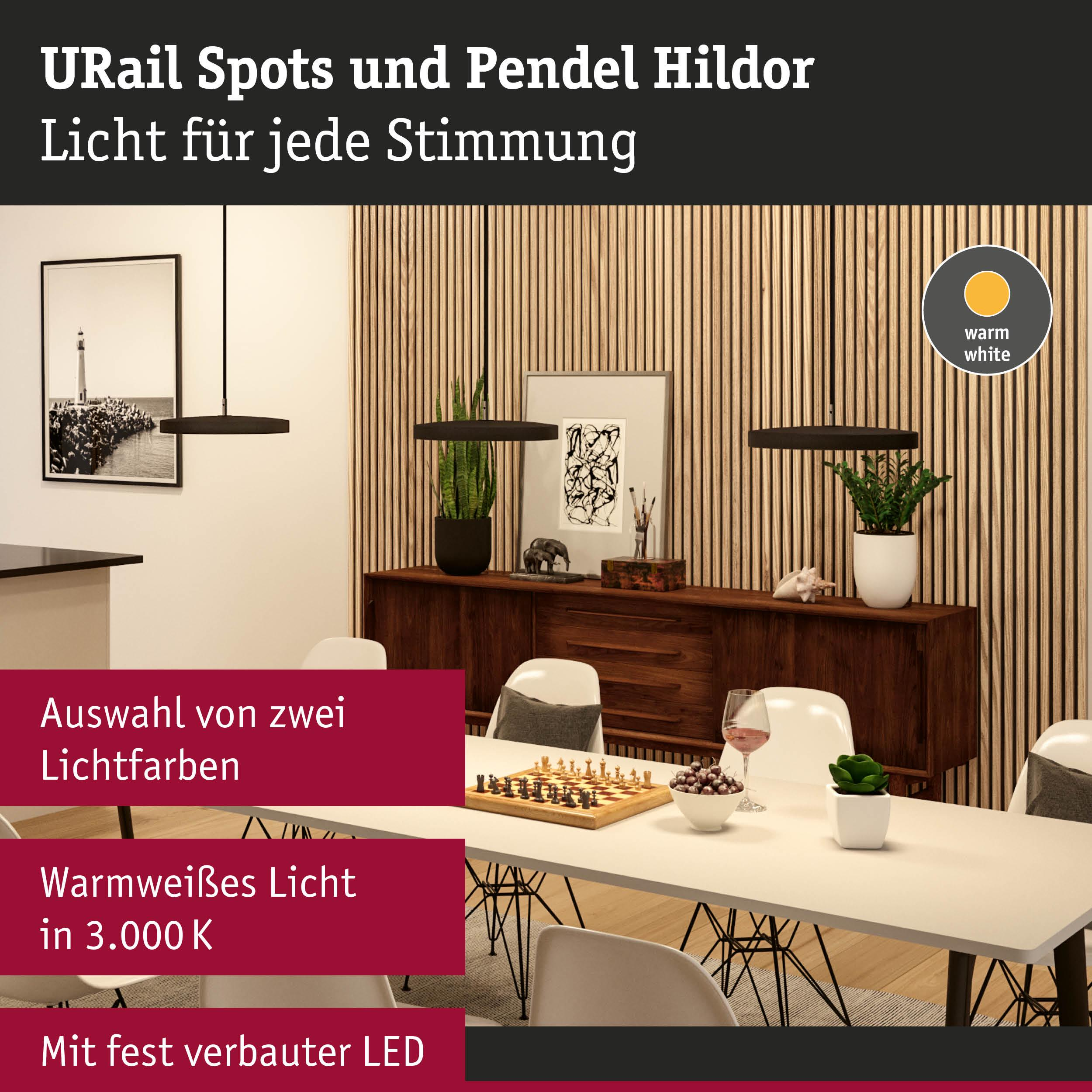 Esstisch mit modernen Lampen, Schachbrett und Dekoration.