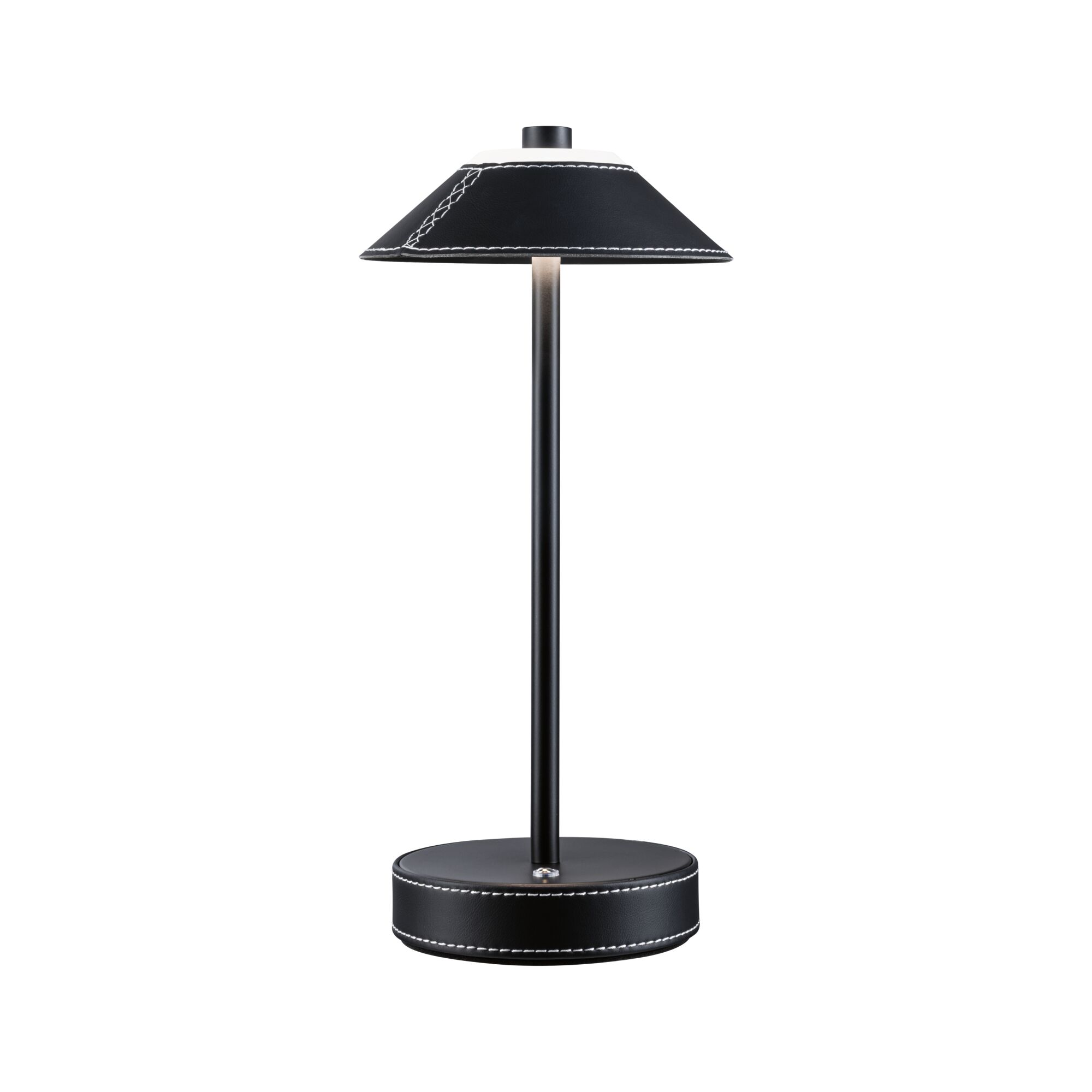 Czarna lampa stołowa pokryta skórą z białymi szwami, na okrągłej podstawie.