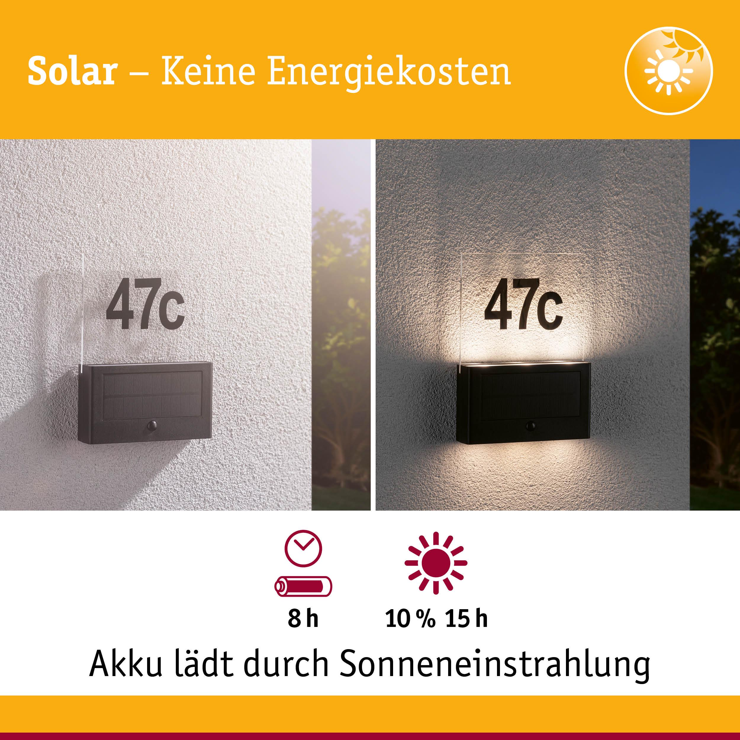 Lampa solarna z numerem domu 47c, oświetlona w dzień i w nocy. Bateria ładuje się.