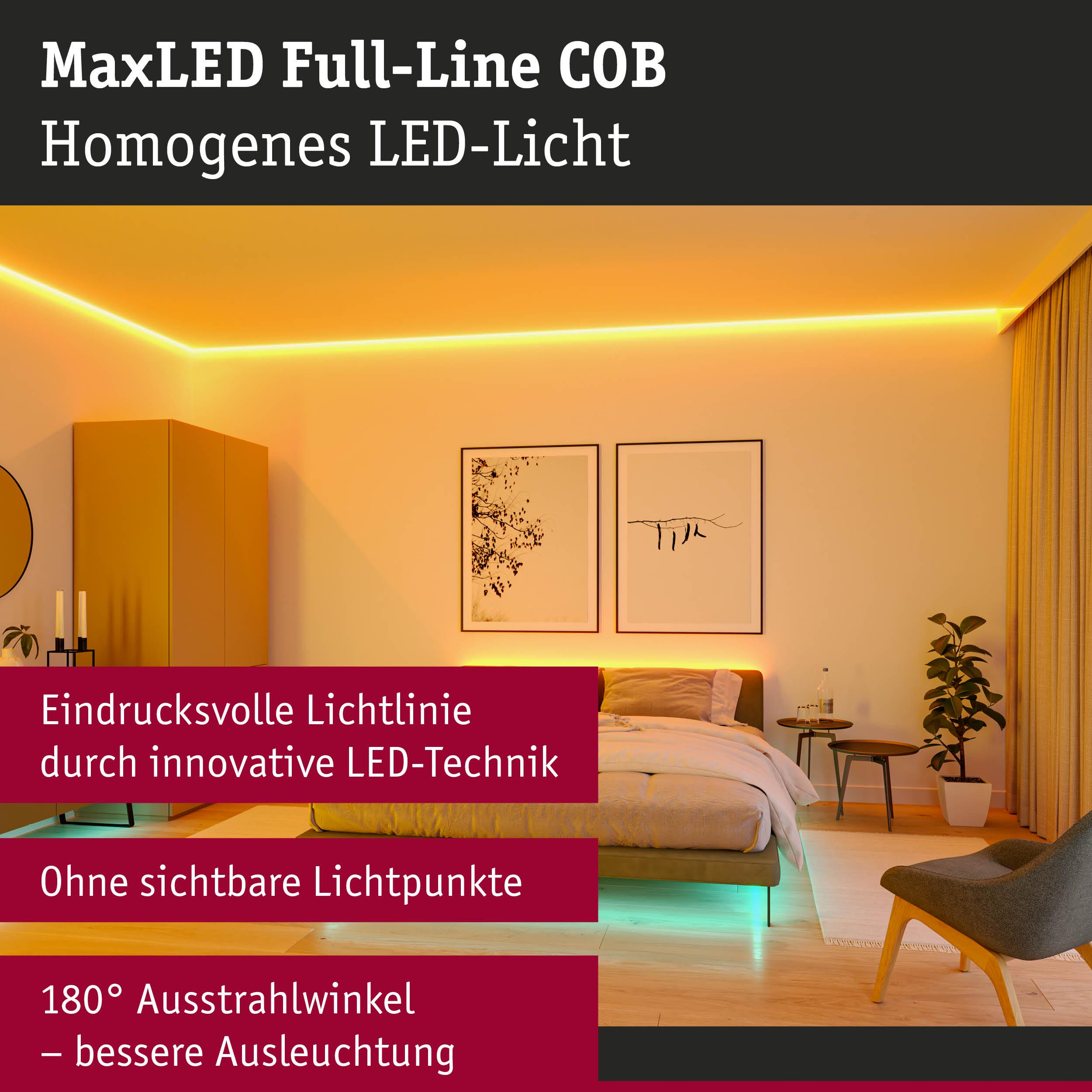 Ein Schlafzimmer mit gelbem LED-Licht an der Decke und unter dem Bett.