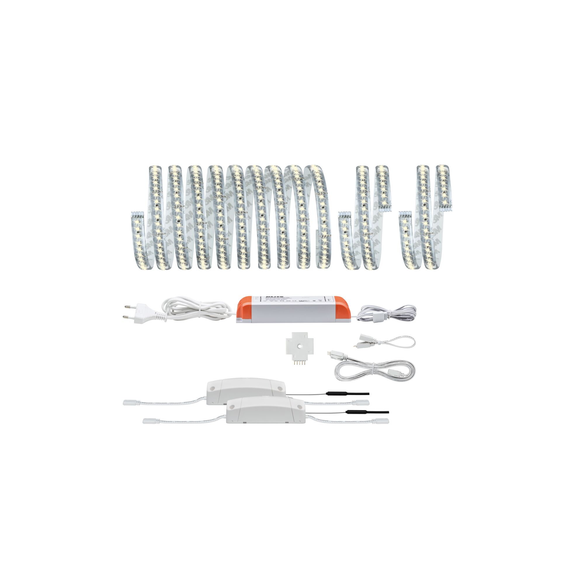 Taśmy LED z zasilaczem, wtyczkami i złączami na białym tle.