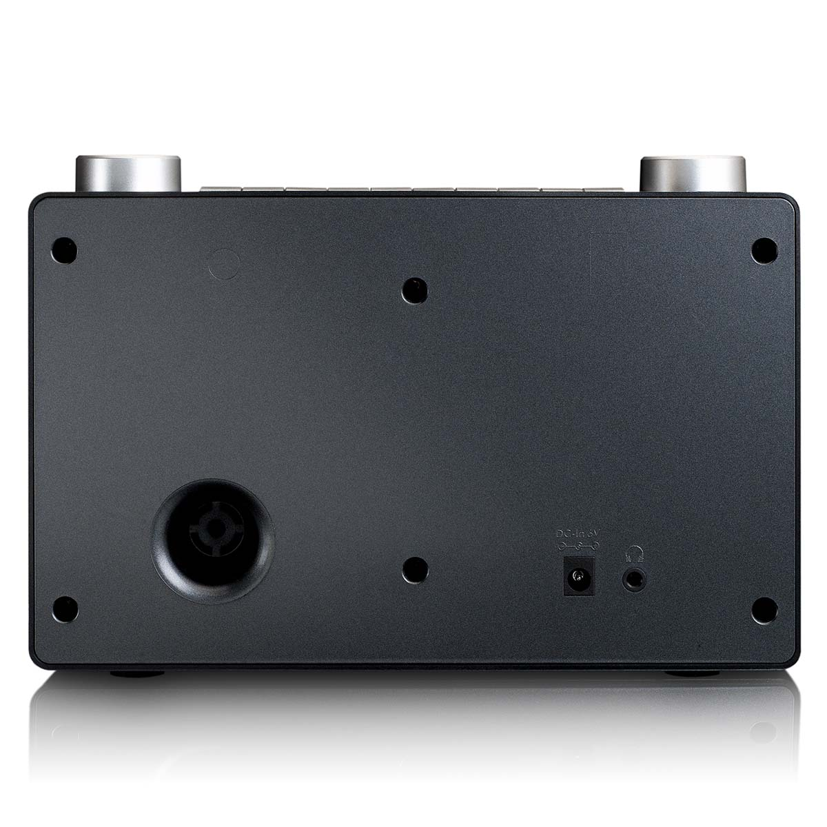 Tył czarnego urządzenia z dwoma srebrnymi pokrętłami i portami.