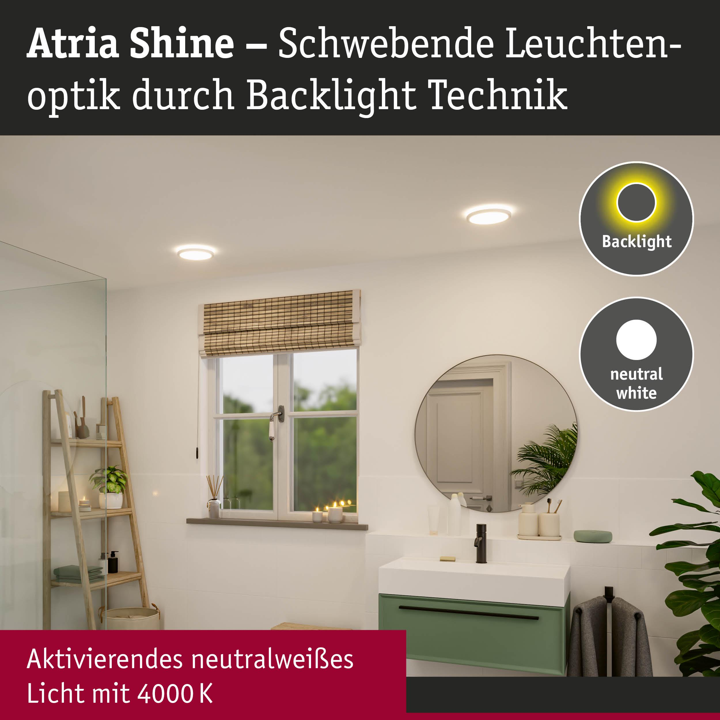 Modernes Badezimmer mit Deckenleuchte, Spiegel, Regal und Waschbecken.