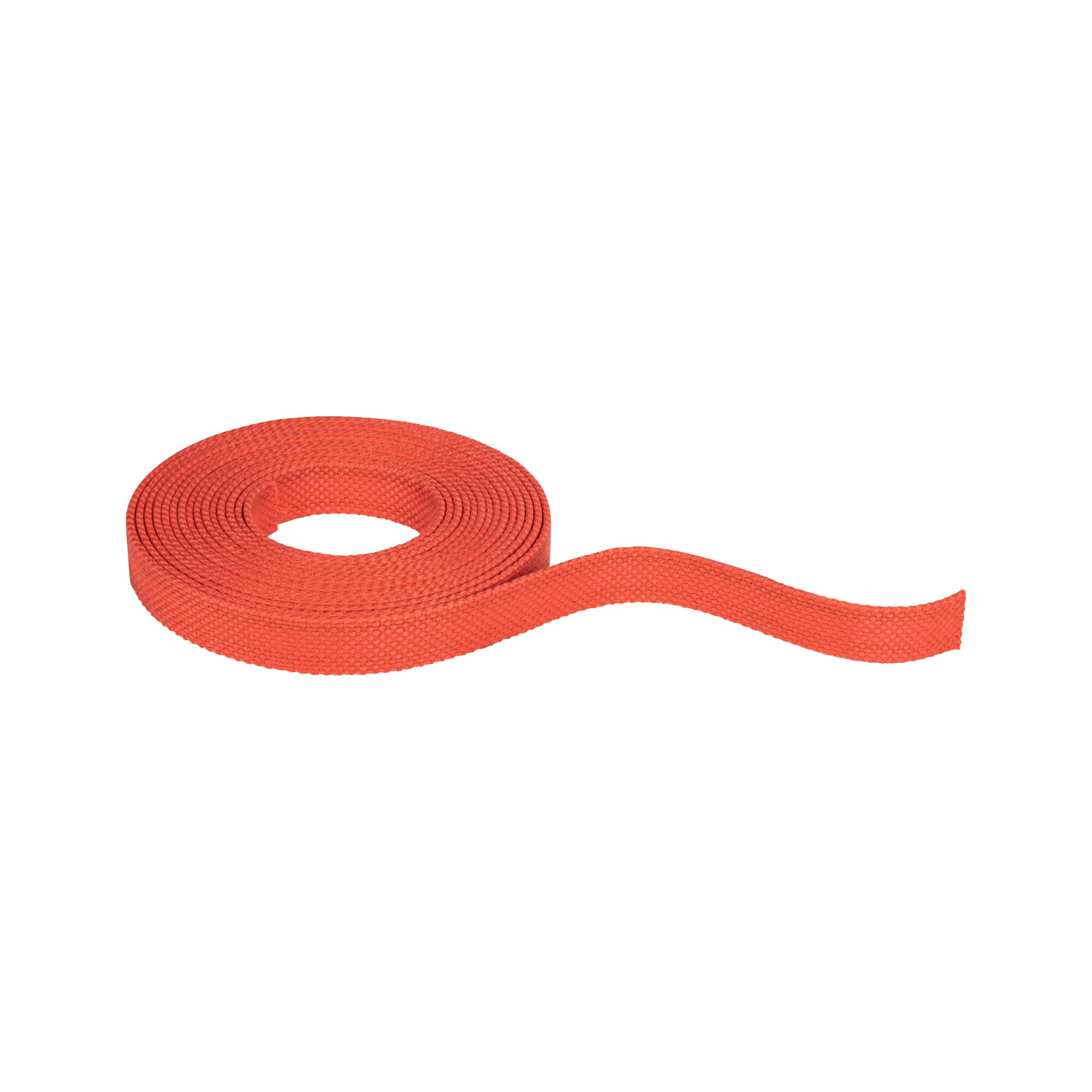 Eine Rolle orangefarbenen Gurtbands auf weißem Hintergrund.
