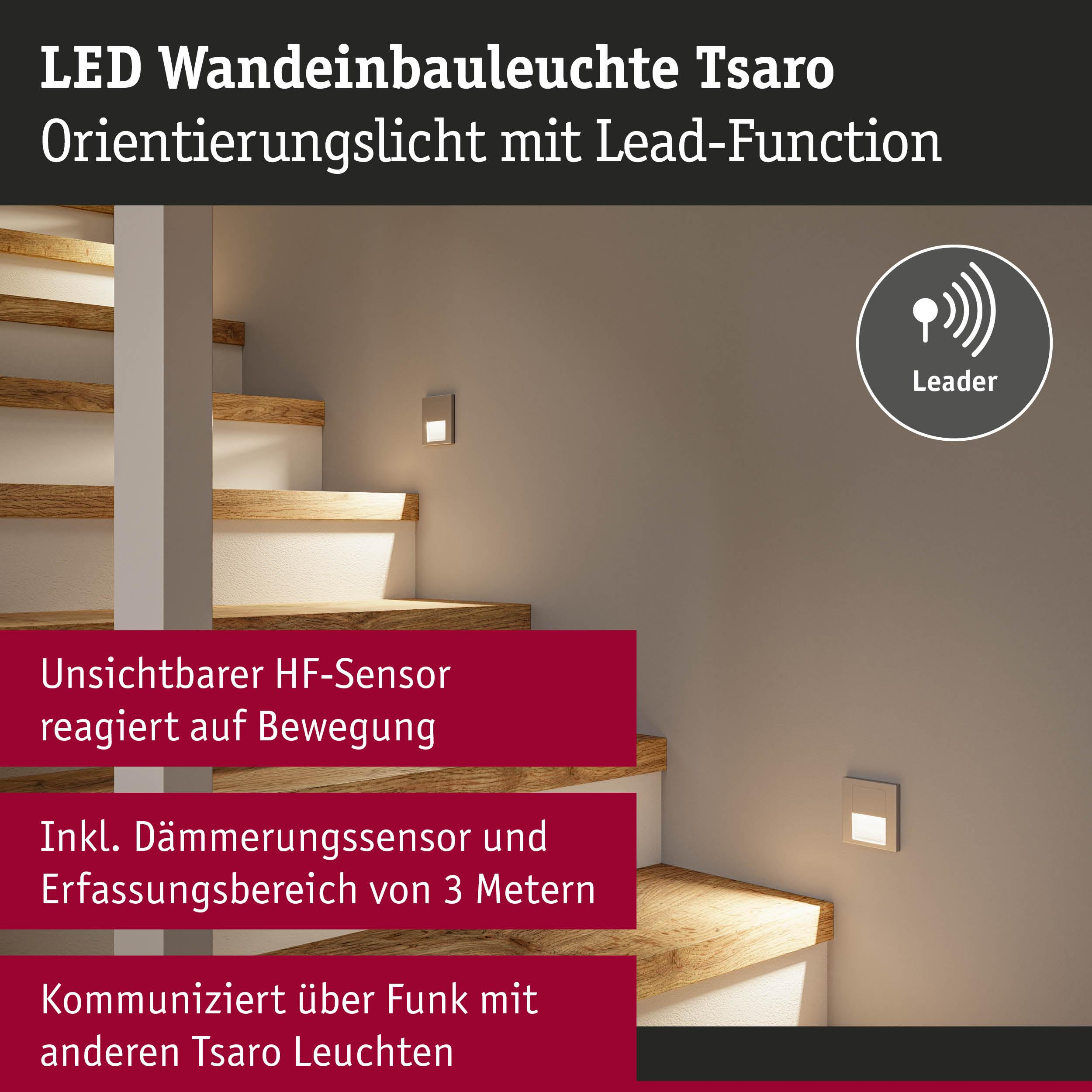 LED Wandleuchte Tsaro mit HF-Sensor und Dämmerungsfunktion auf einer Treppe.