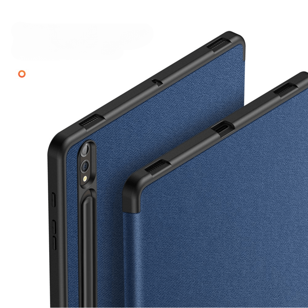 Due custodie blu per tablet con bordi neri. Una custodia è a fuoco.