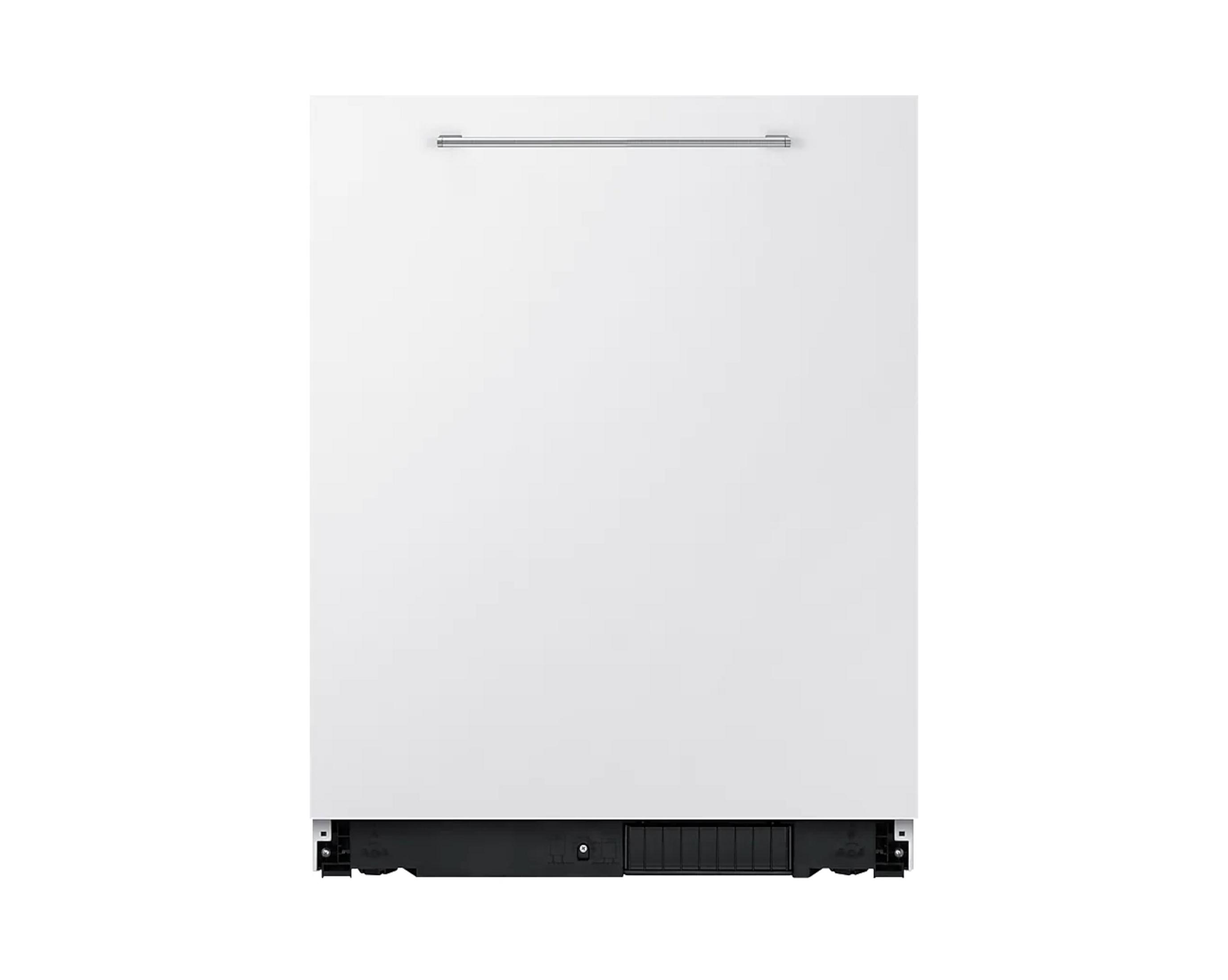 Witte vaatwasser met zilveren handvat en zwarte voet.