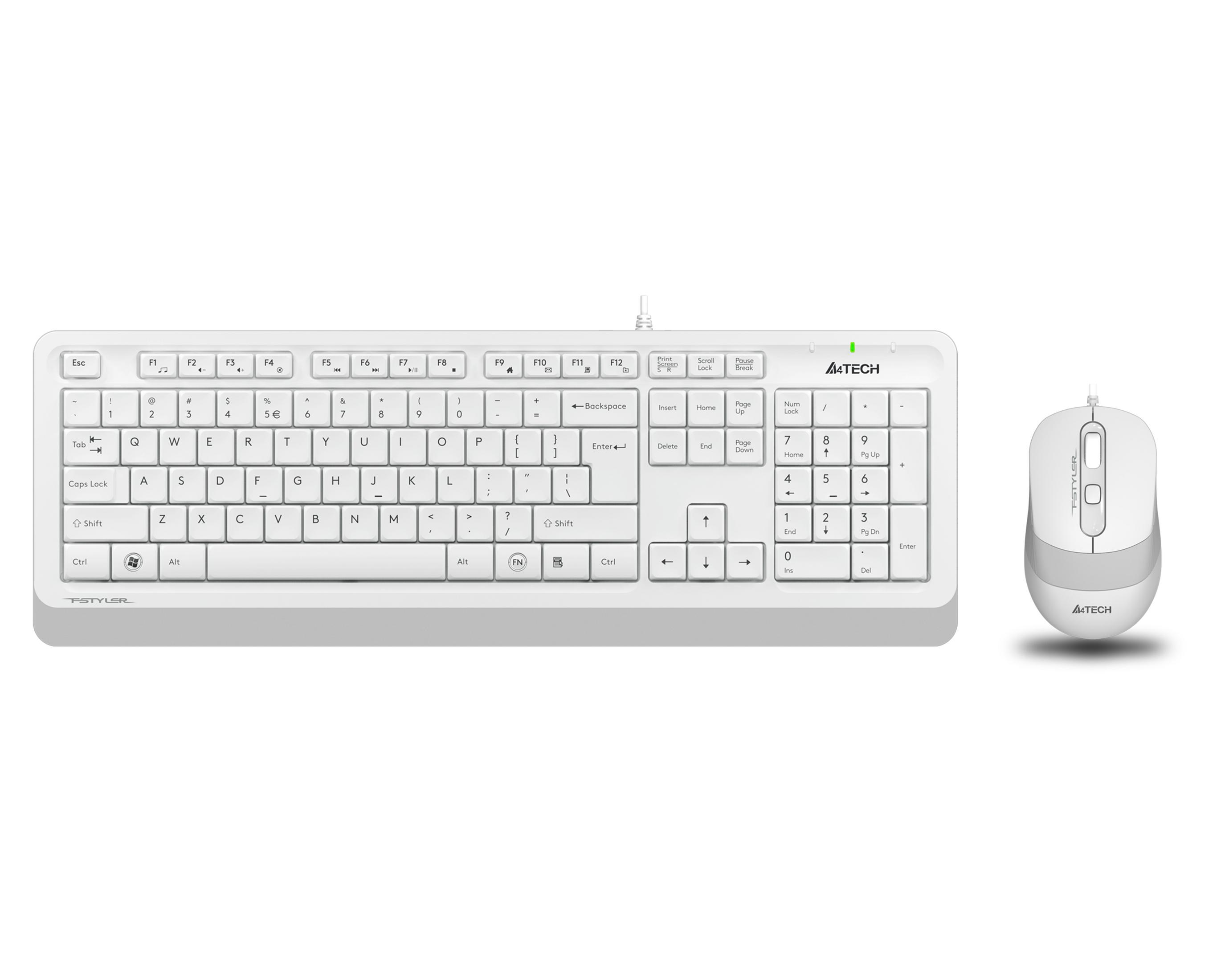 Beyaz arka plan üzerinde beyaz kablolu klavye ve fare seti.