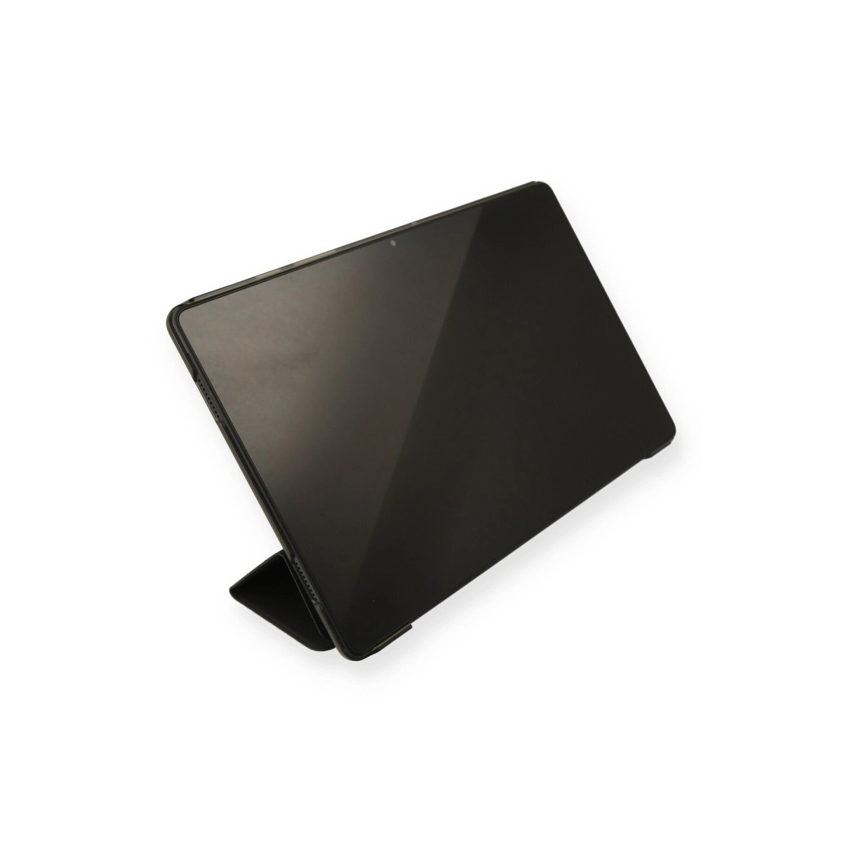 Beyaz zeminde duran kılıflı siyah tablet.