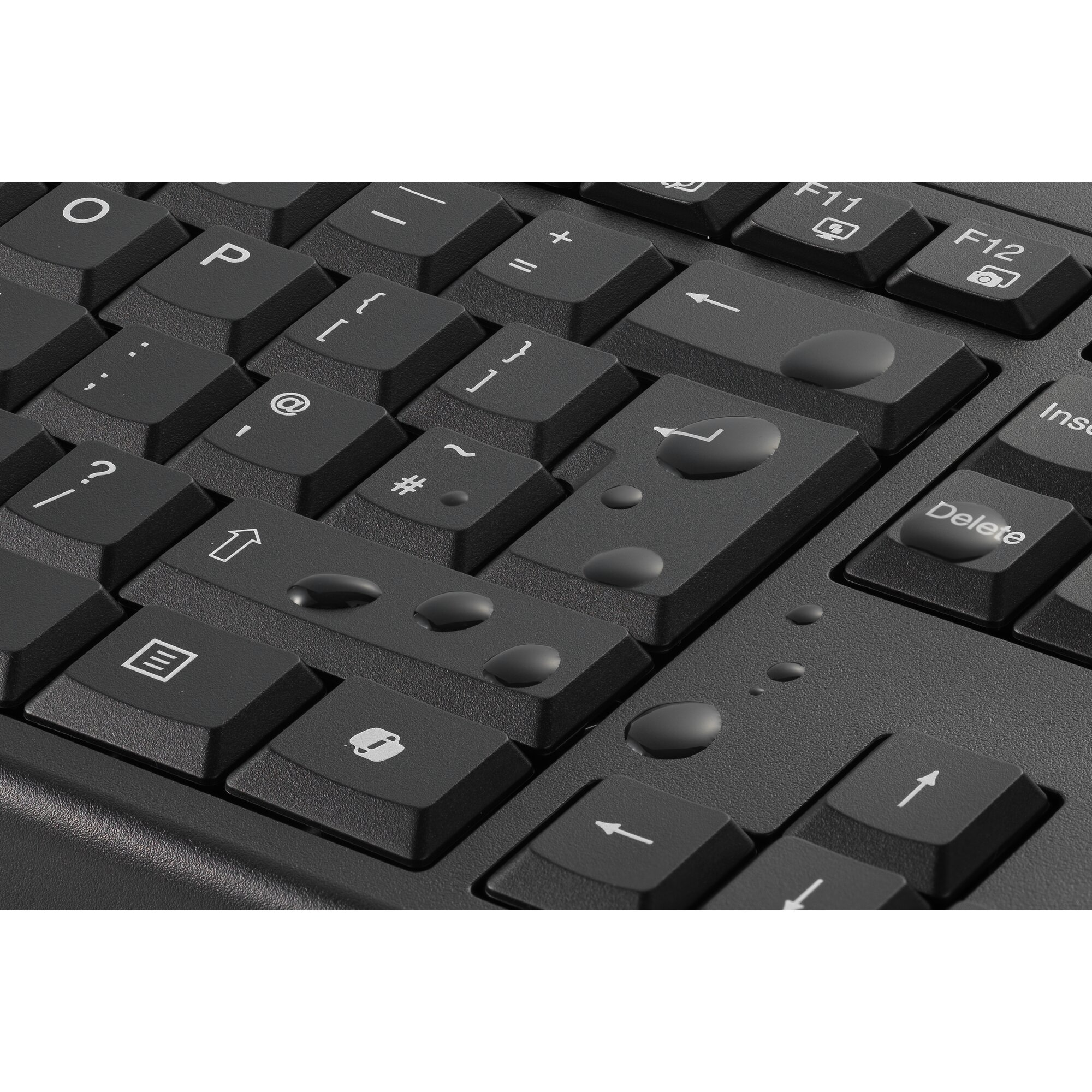 Teclado negro con gotas de agua en teclas como P, Enter y Suprimir.