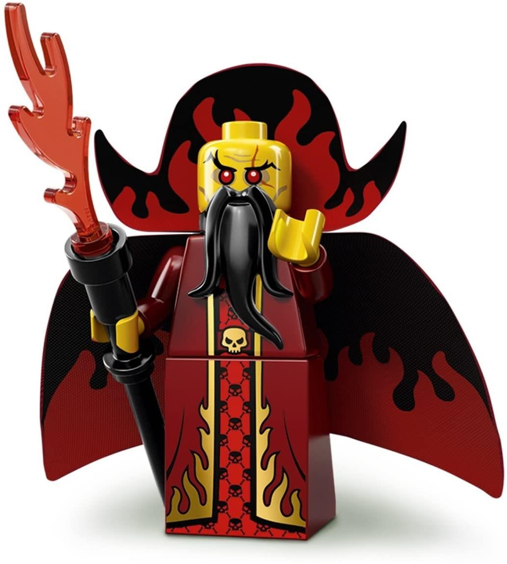 Kırmızı pelerinli, sakallı ve alev desenli Lego karakteri.