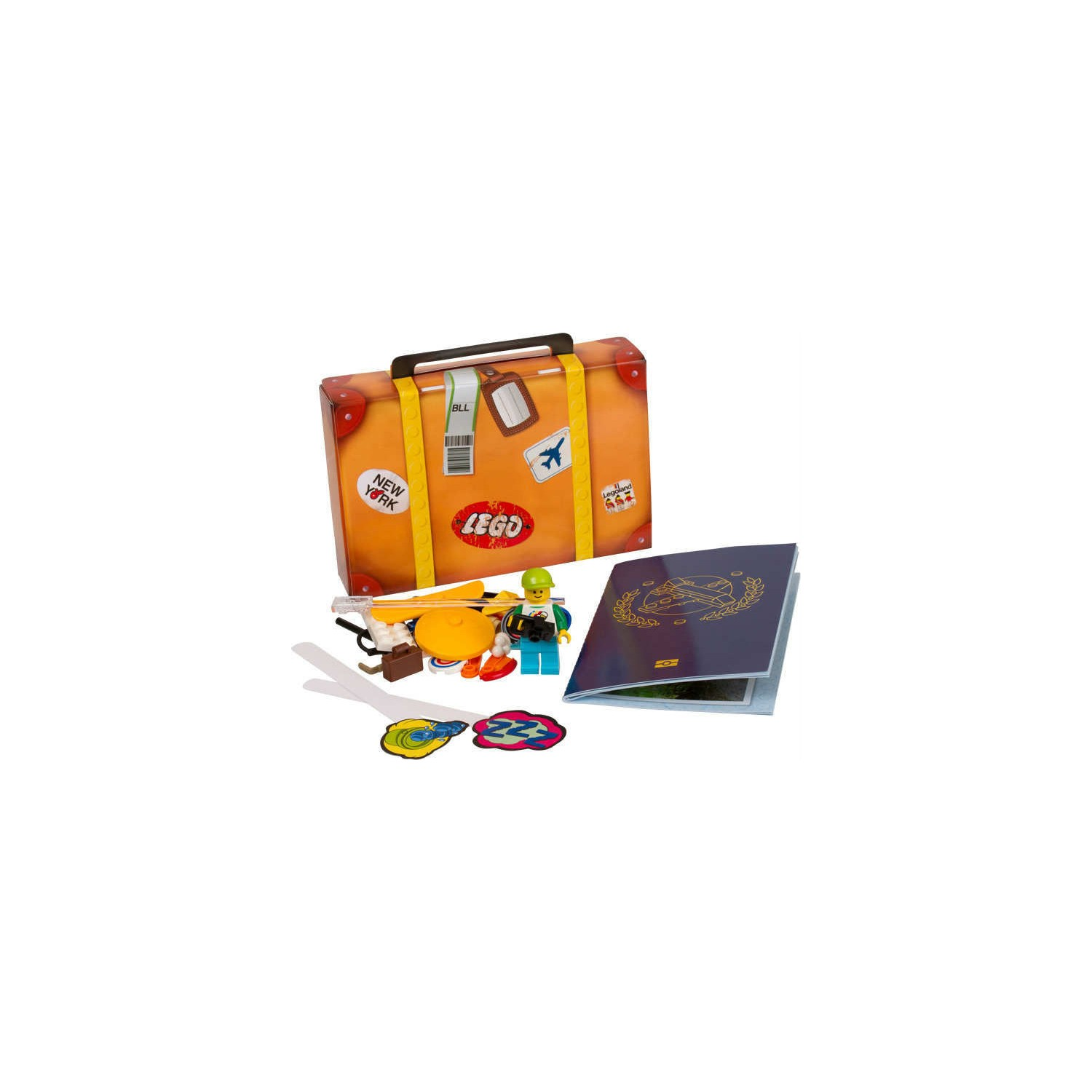 Etiketli bir Lego valiz, bir minifigür oyuncak ve bir pasaport.