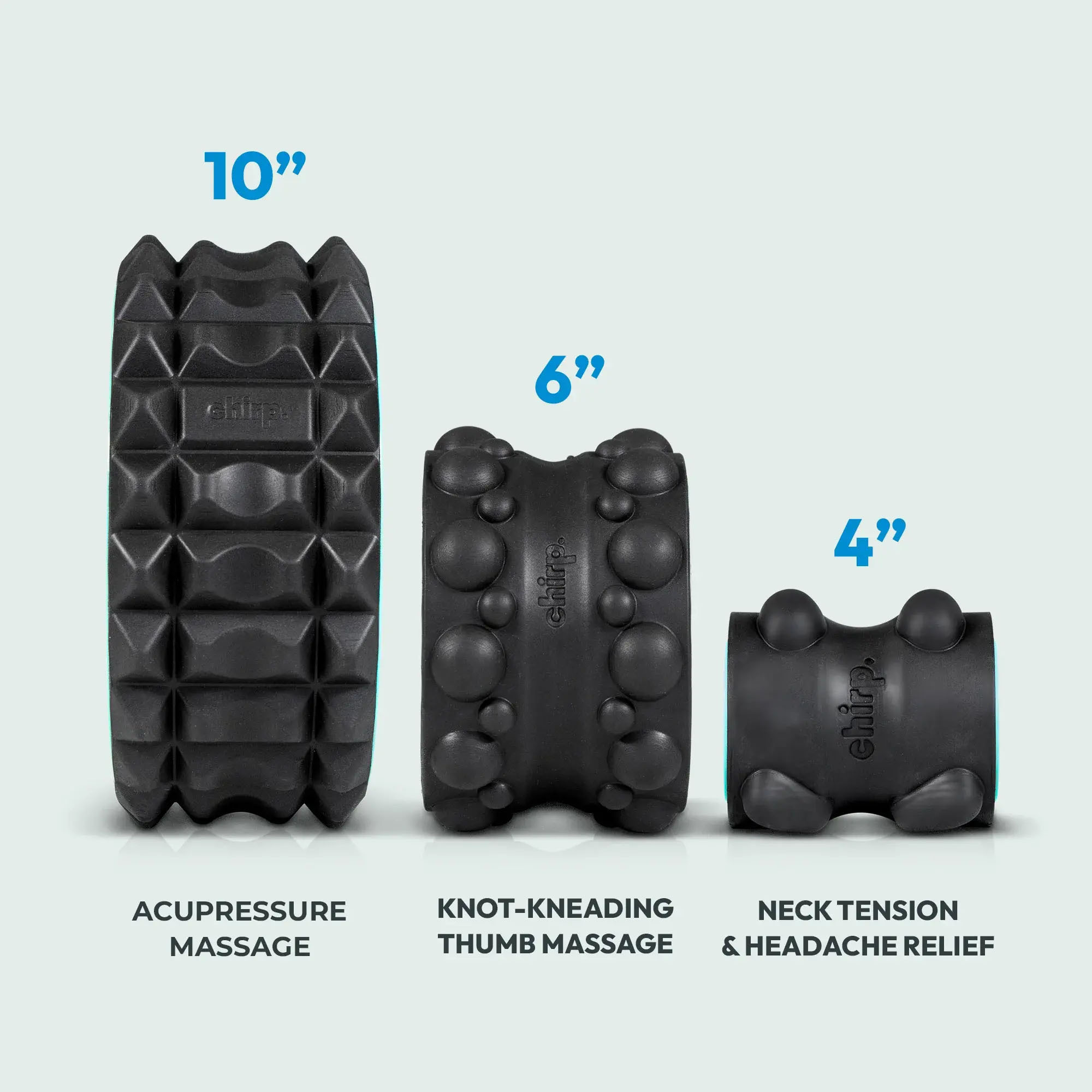 Tre rulli massaggianti neri di diverse dimensioni e texture.