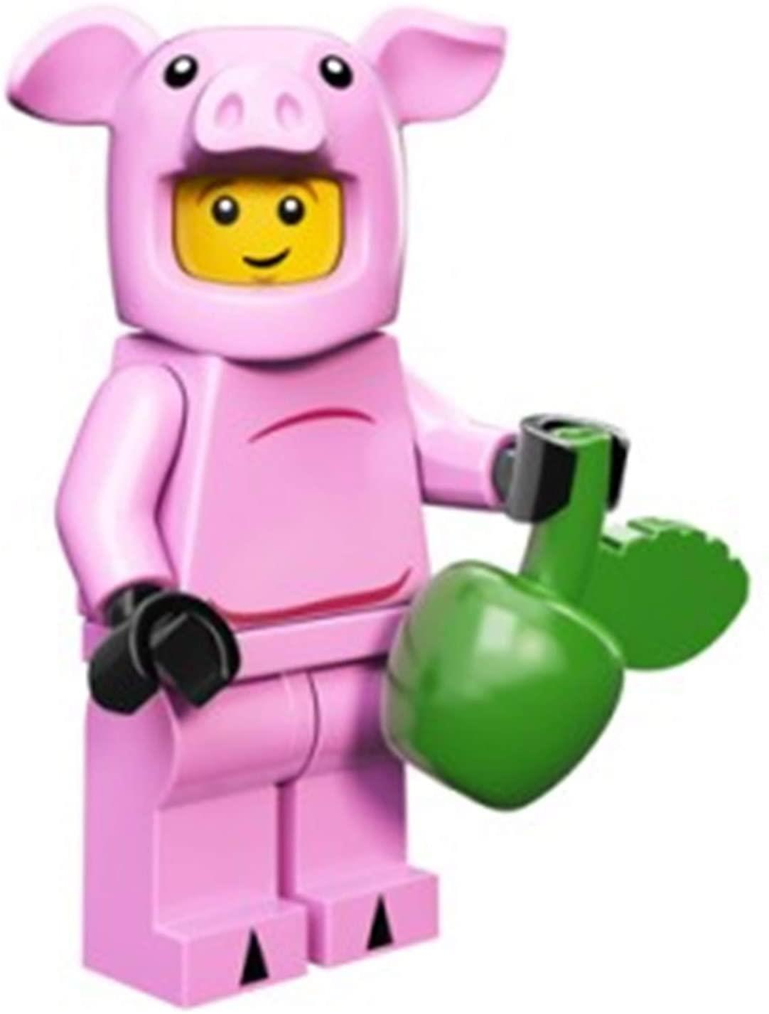 Pembe bir domuz kostümlü Lego minifigürü yeşil bir elma tutuyor.