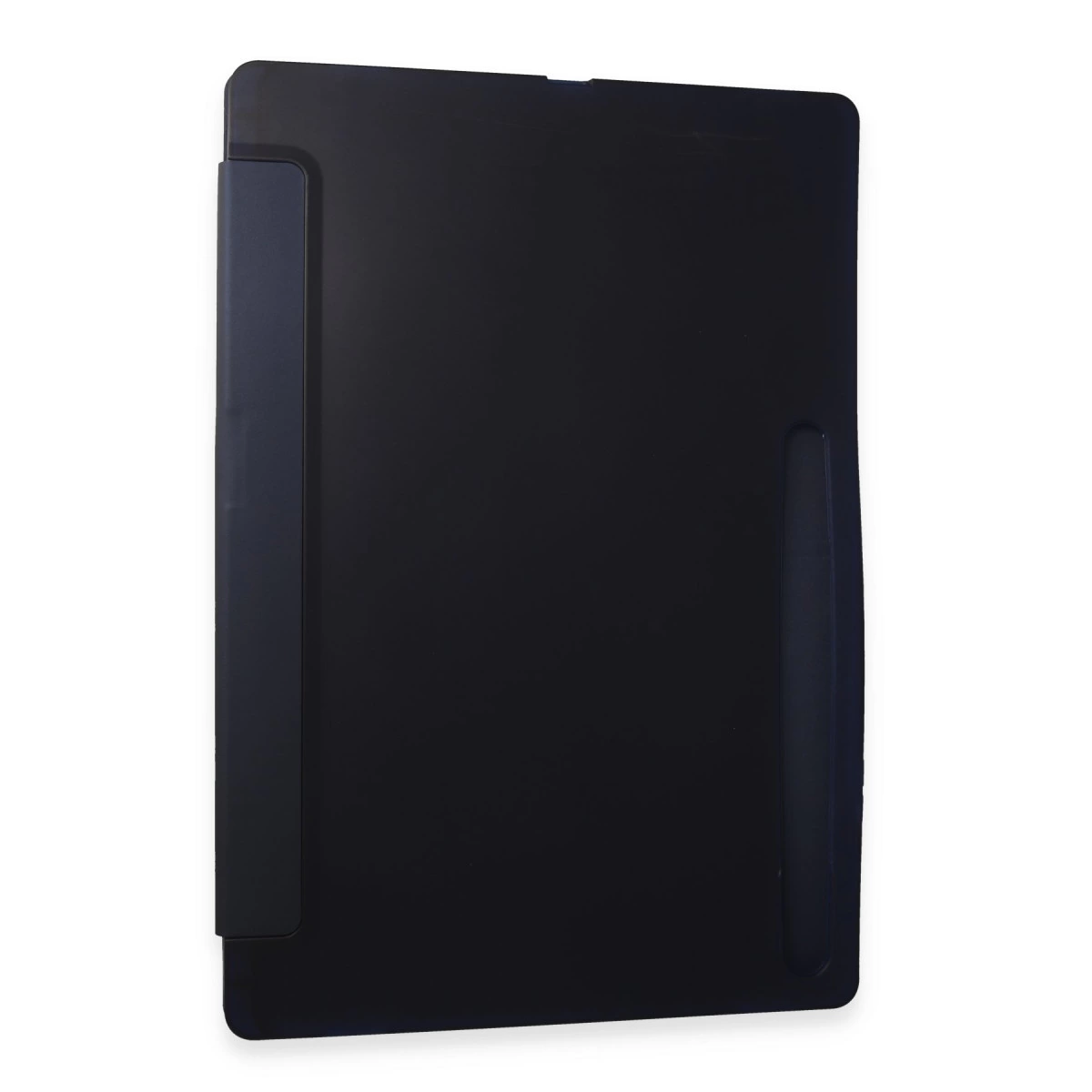 Yuvarlak köşeli ve iki girintili tutamaçlı siyah tablet kılıfı.