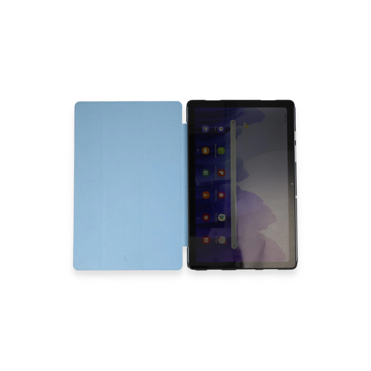 Beyaz arka plan üzerinde açık koruyucu kılıflı, açık mavi bir tablet.