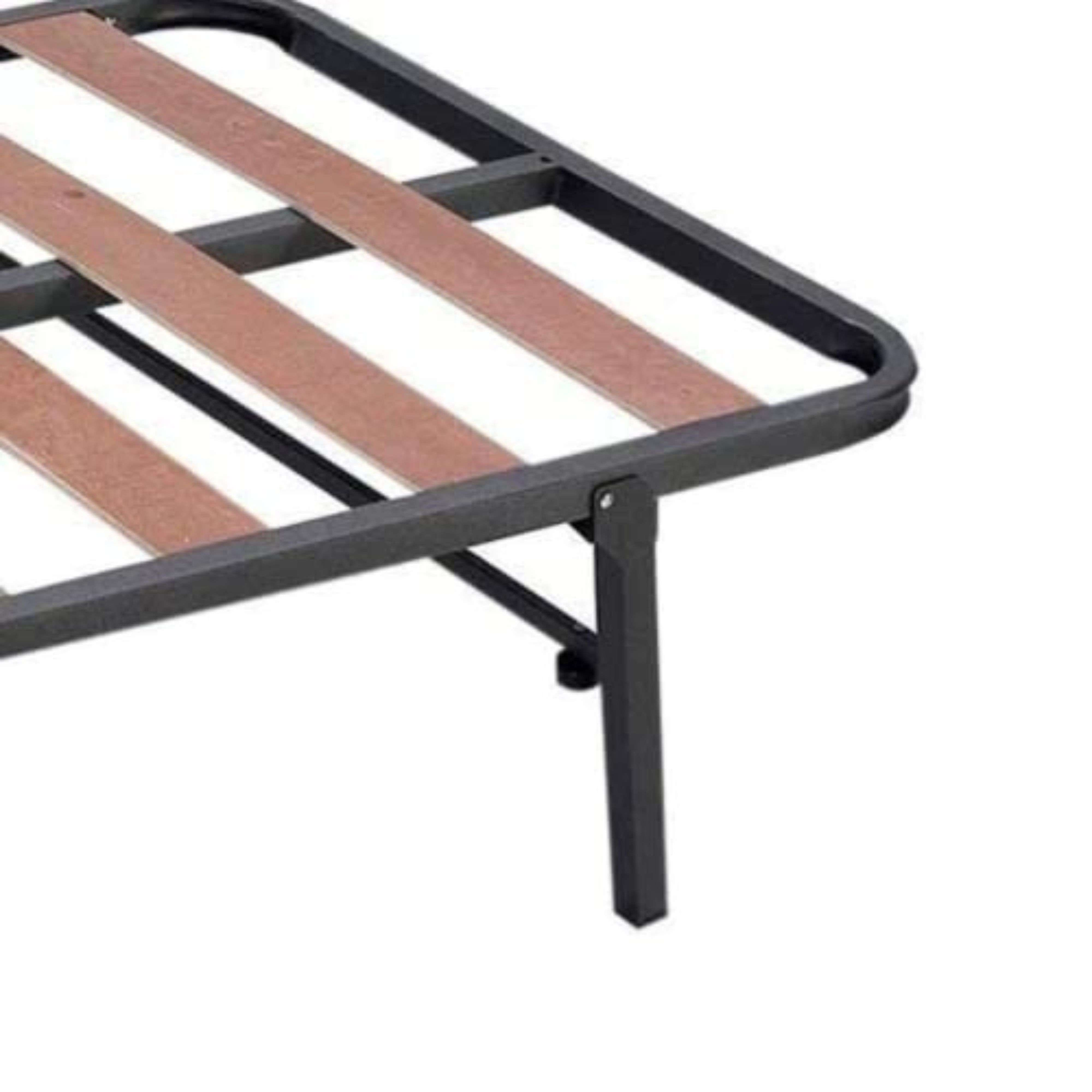 Un somier metálico negro con lamas de madera, vista cercana.